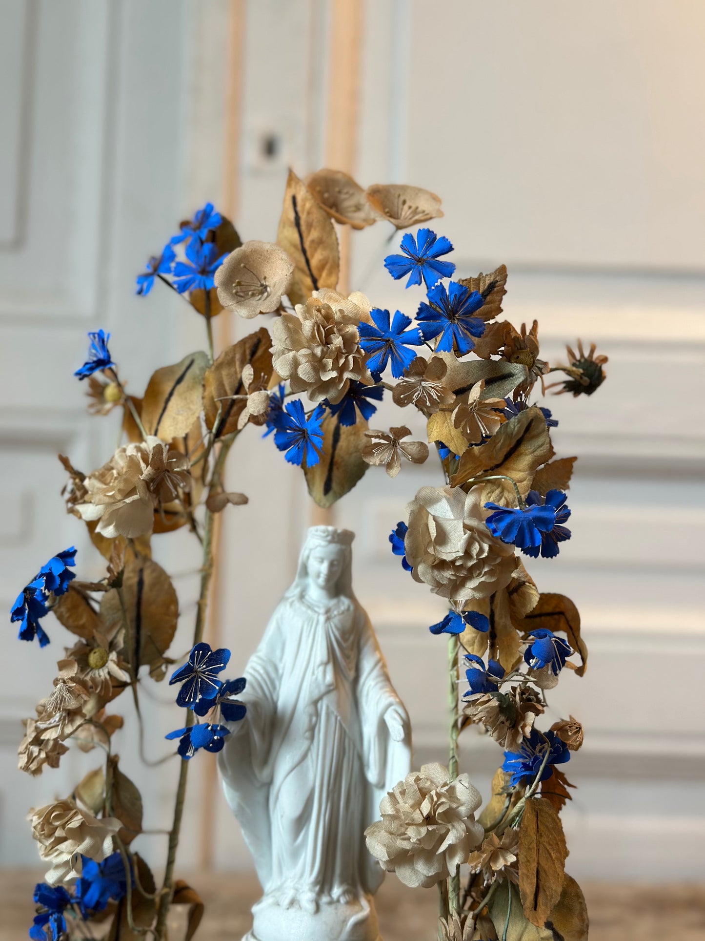 Vierge fleurie