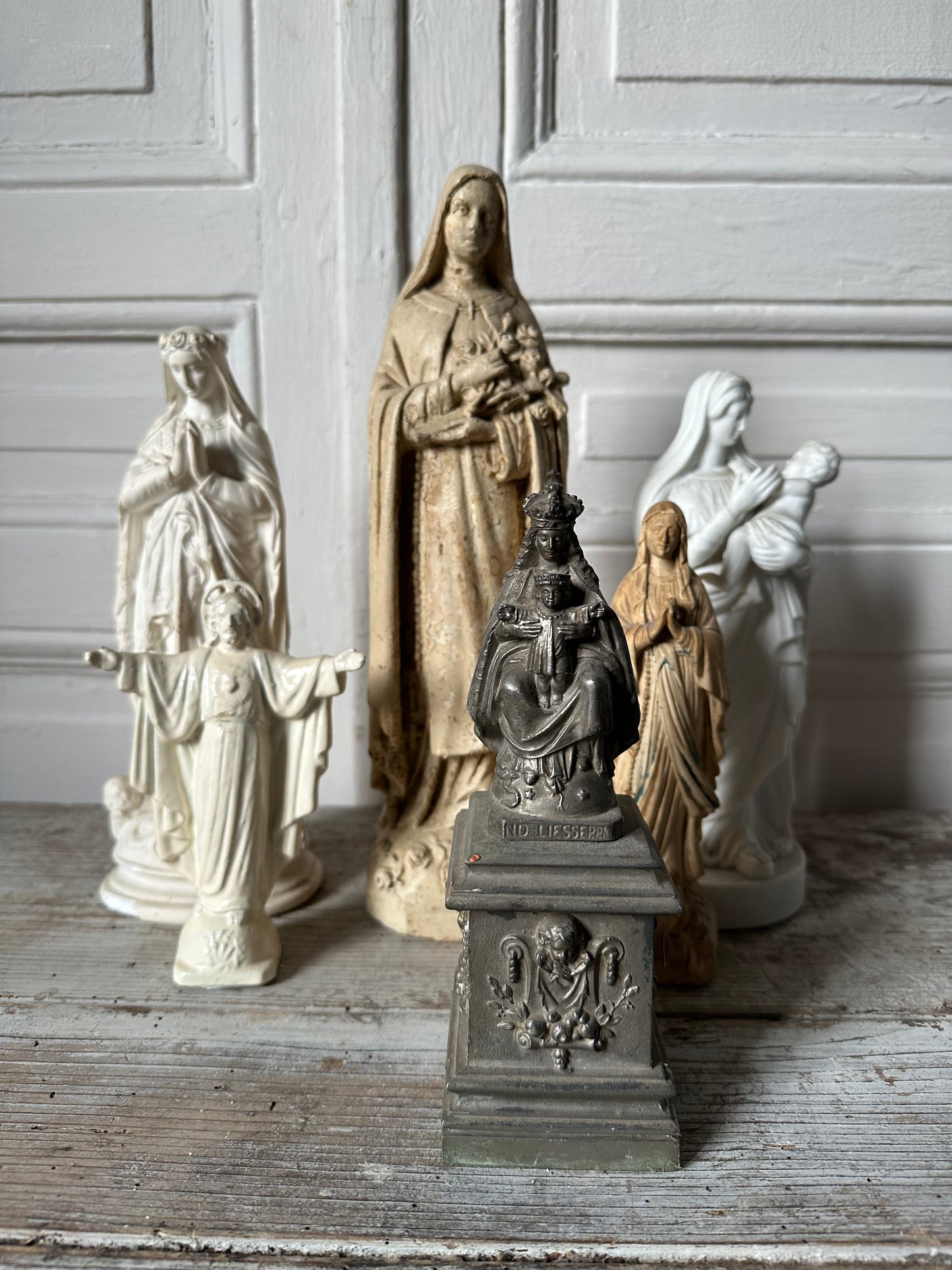 Ensemble de statues religieuses