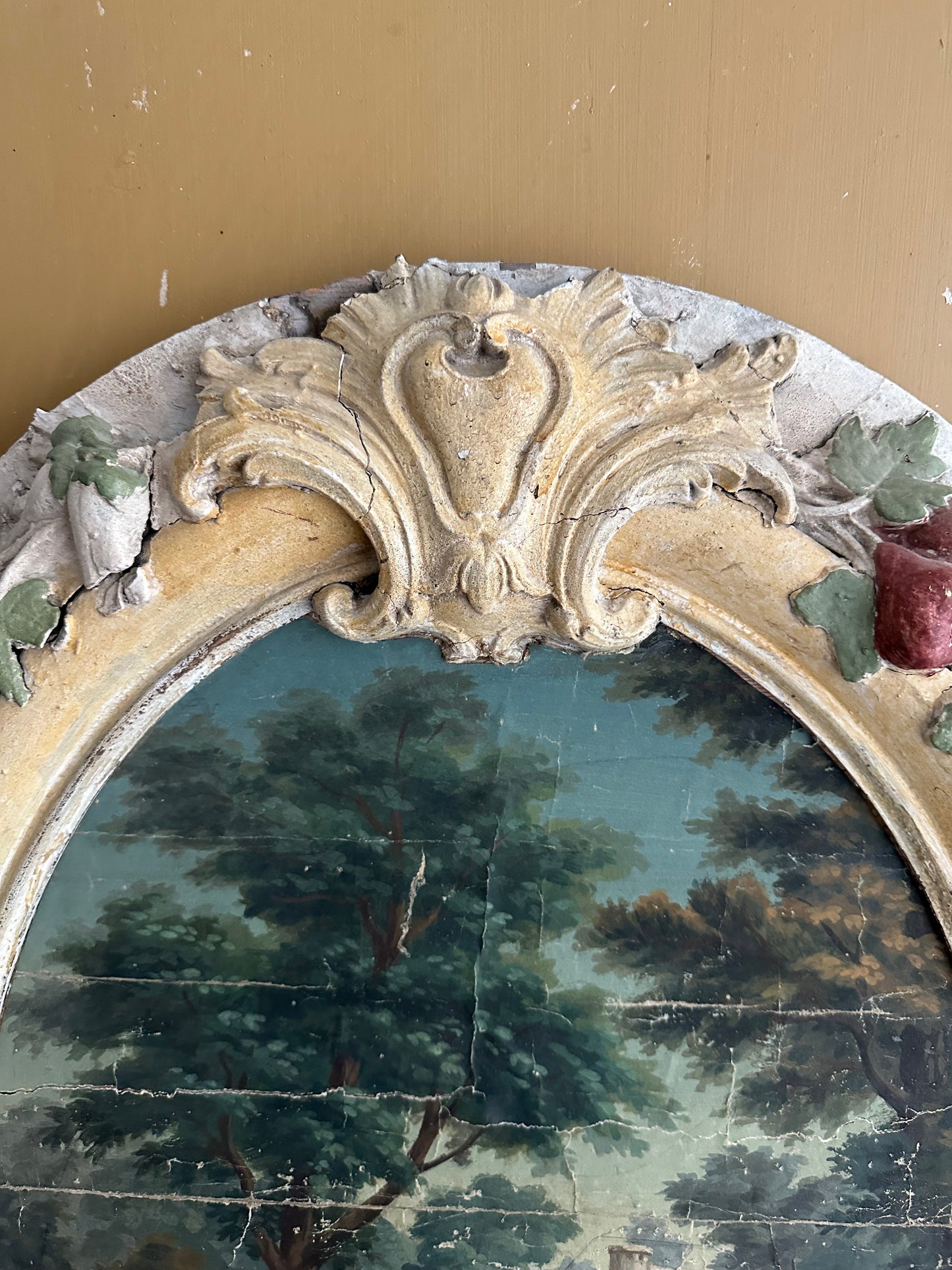 Ancien fronton de porte
