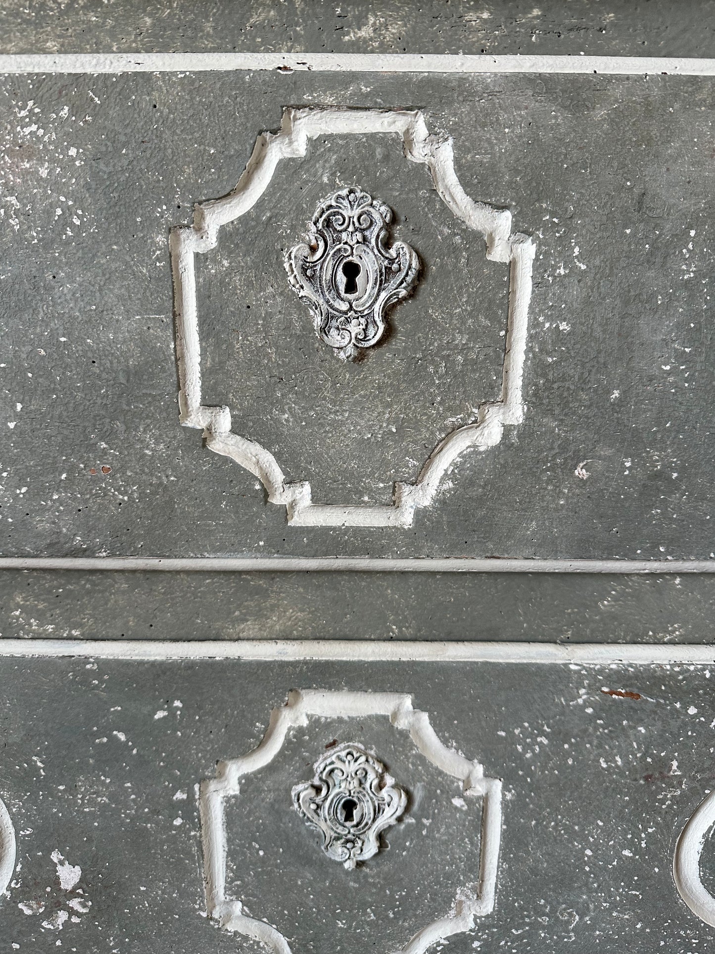 Commode vert de gris