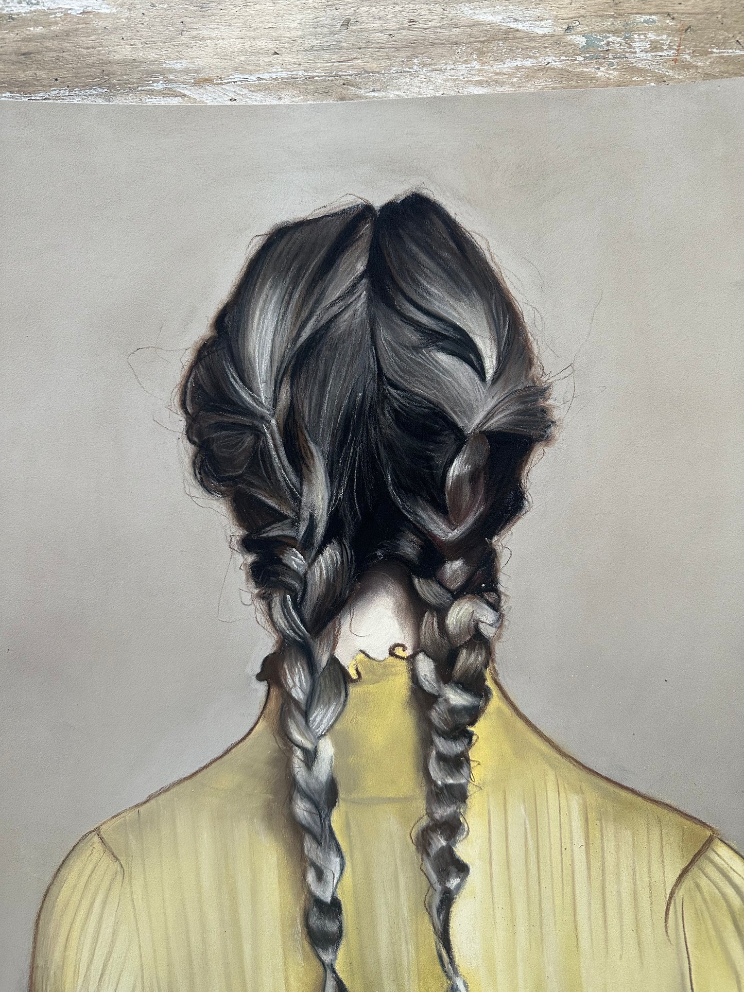 Le chemisier jaune