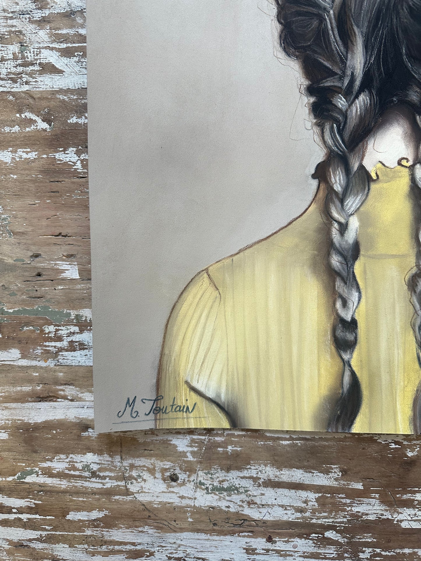 Le chemisier jaune
