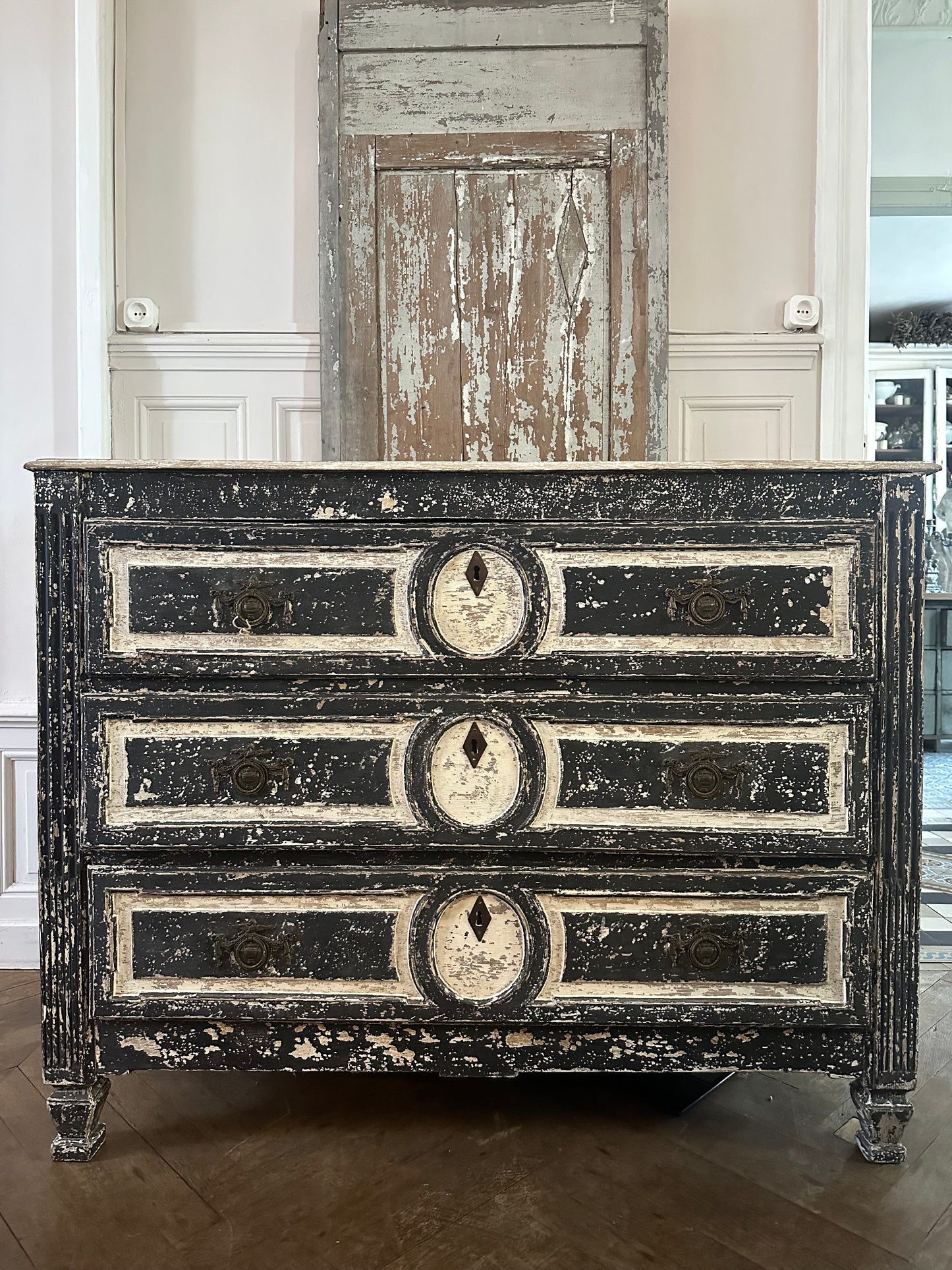 Commode patinée