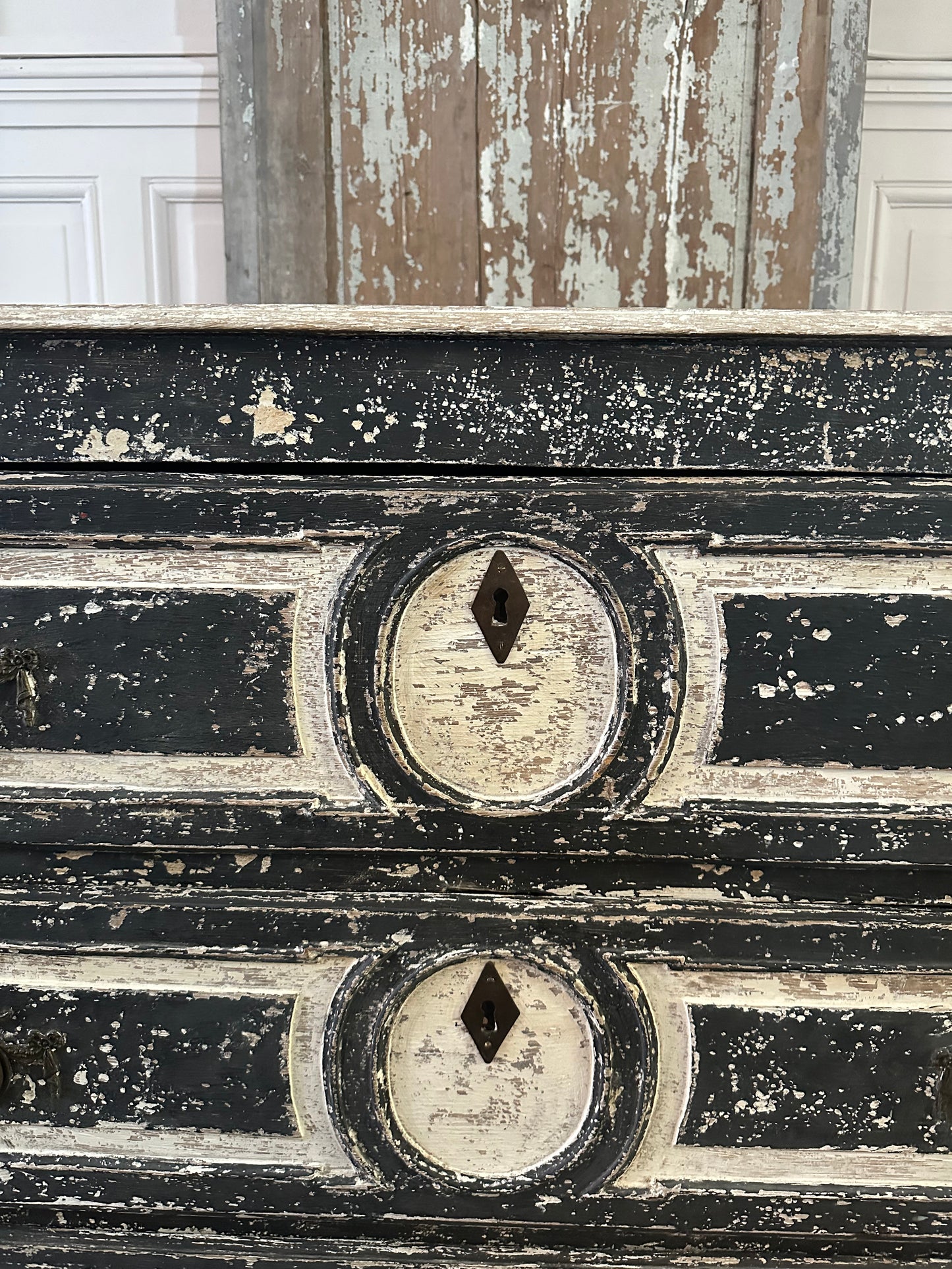 Commode patinée