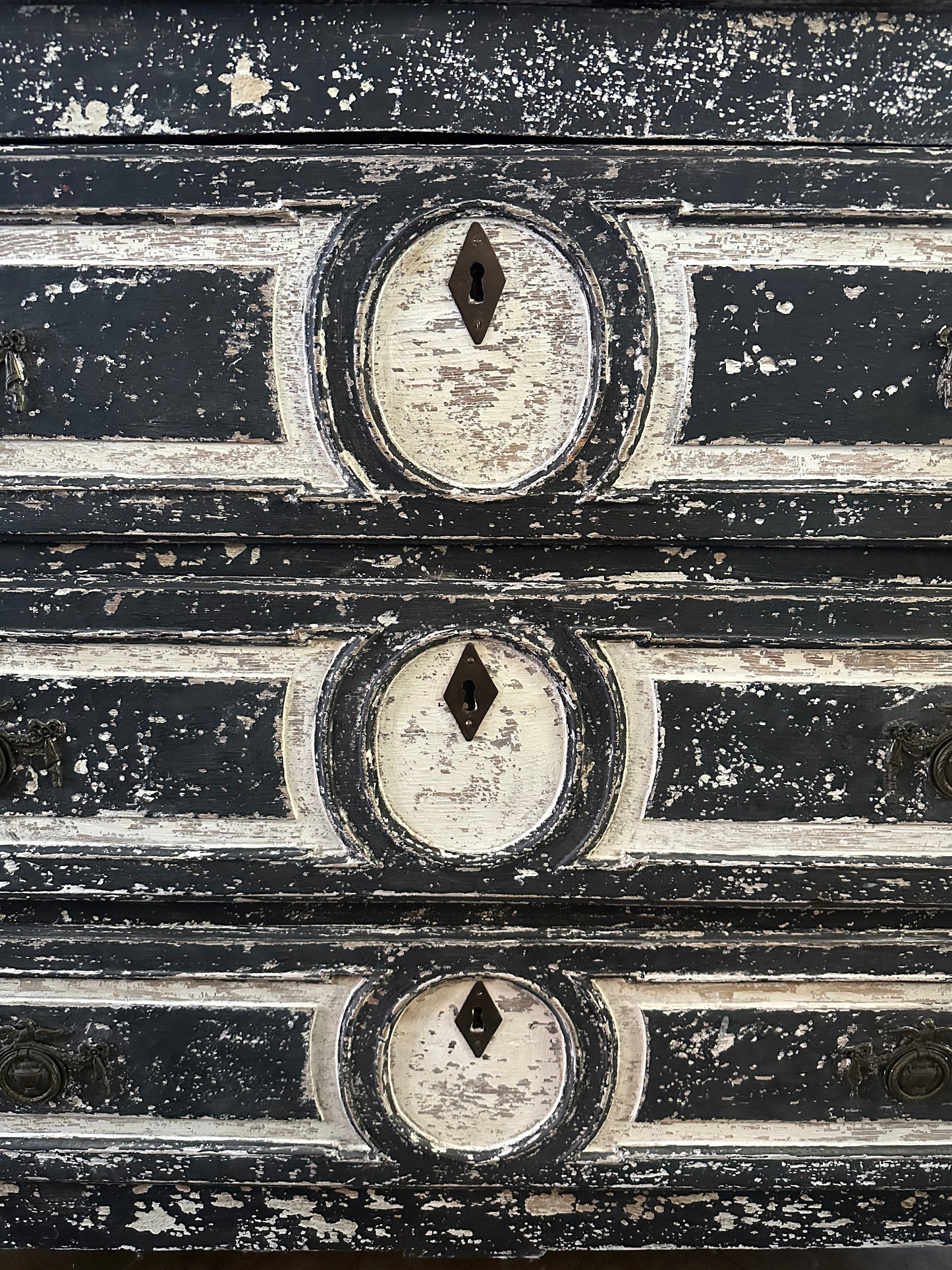 Commode patinée
