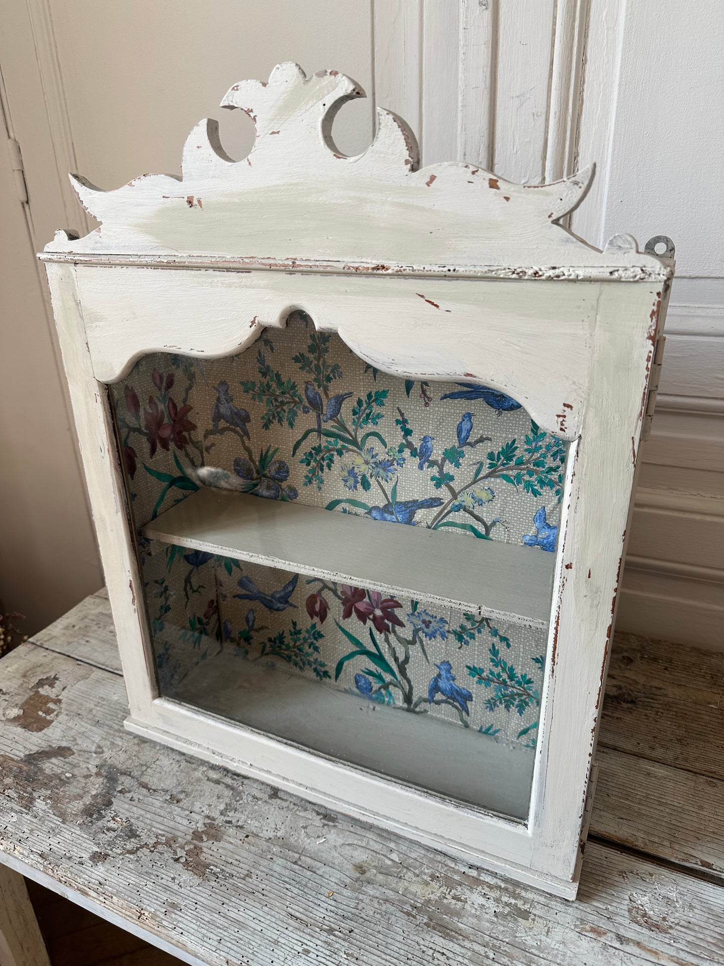 Vitrine aux oiseaux bleus