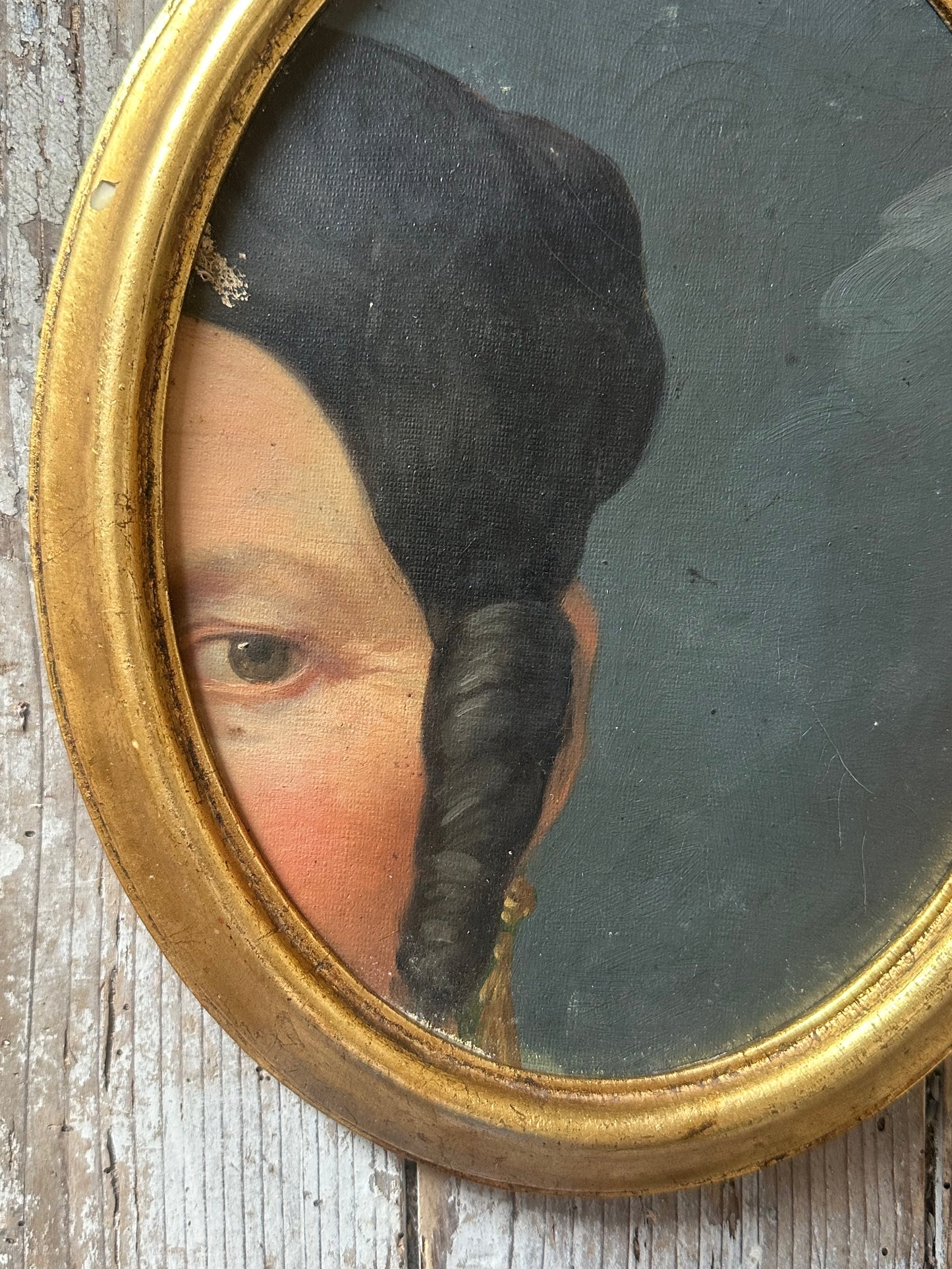 Regard et boucle d’oreille