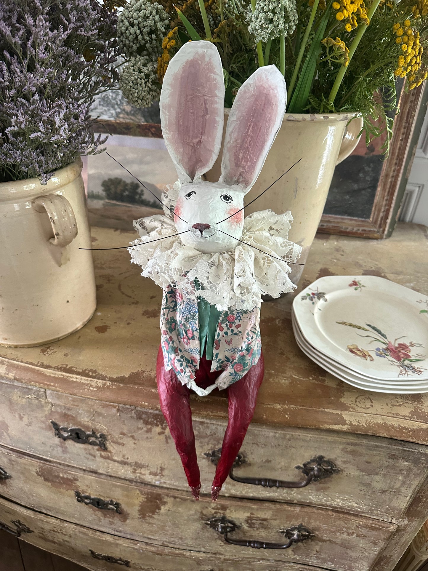 Lapin à la collerette de dentelle