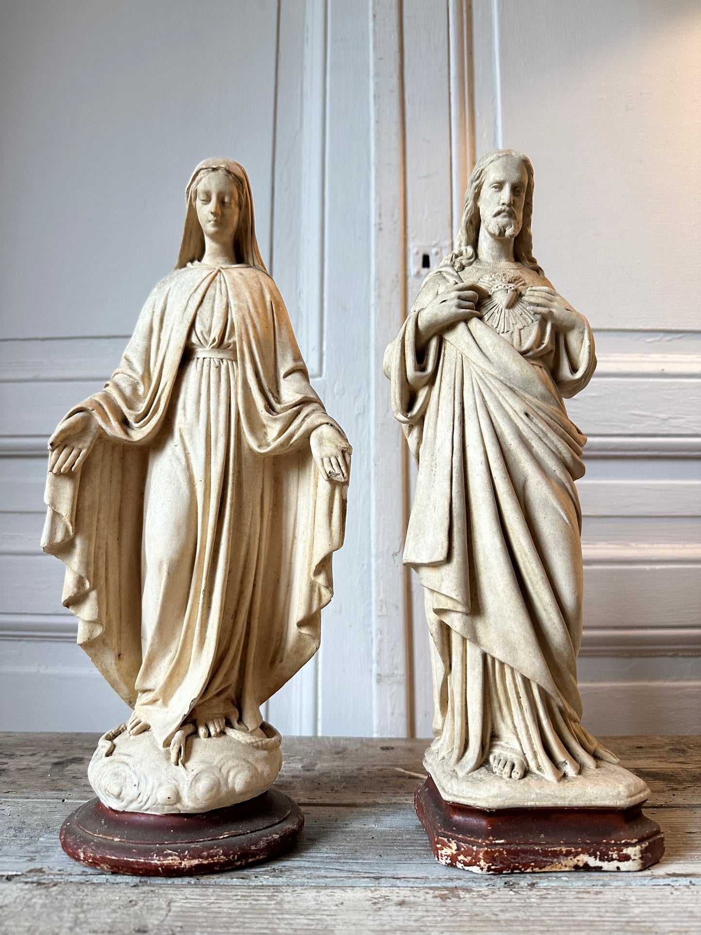 Paire de statues religieuses