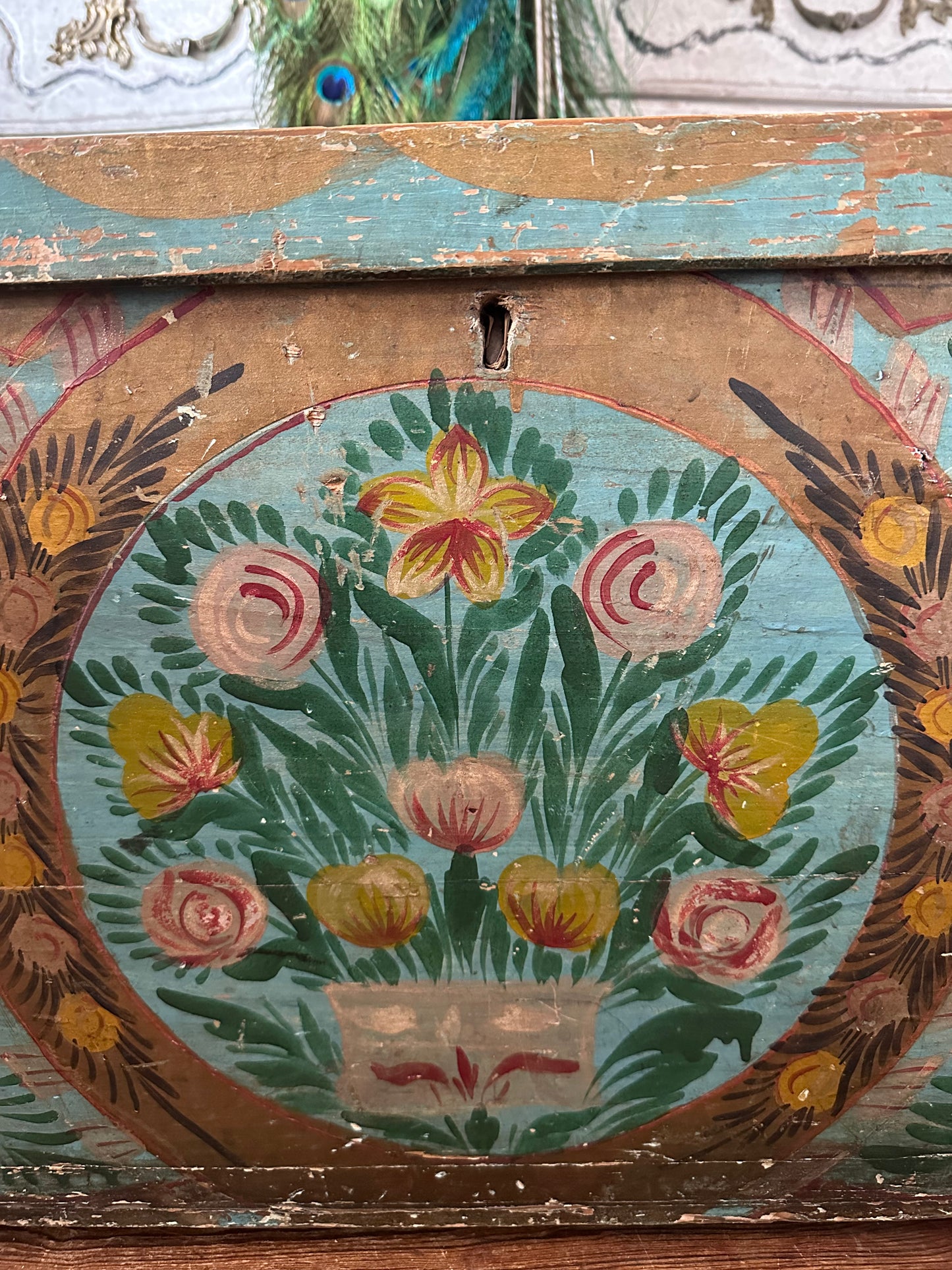 Coffre polychrome