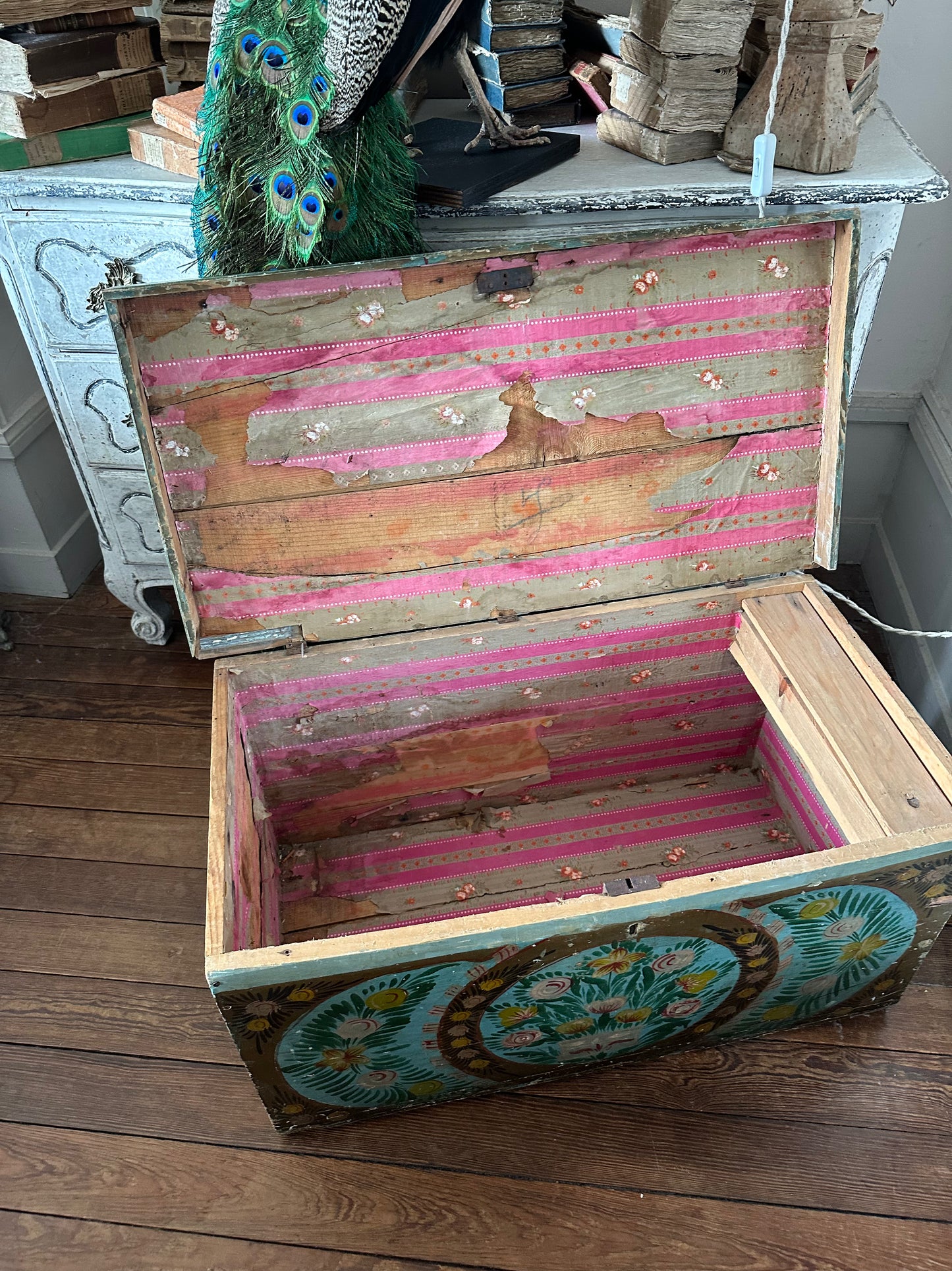 Coffre polychrome