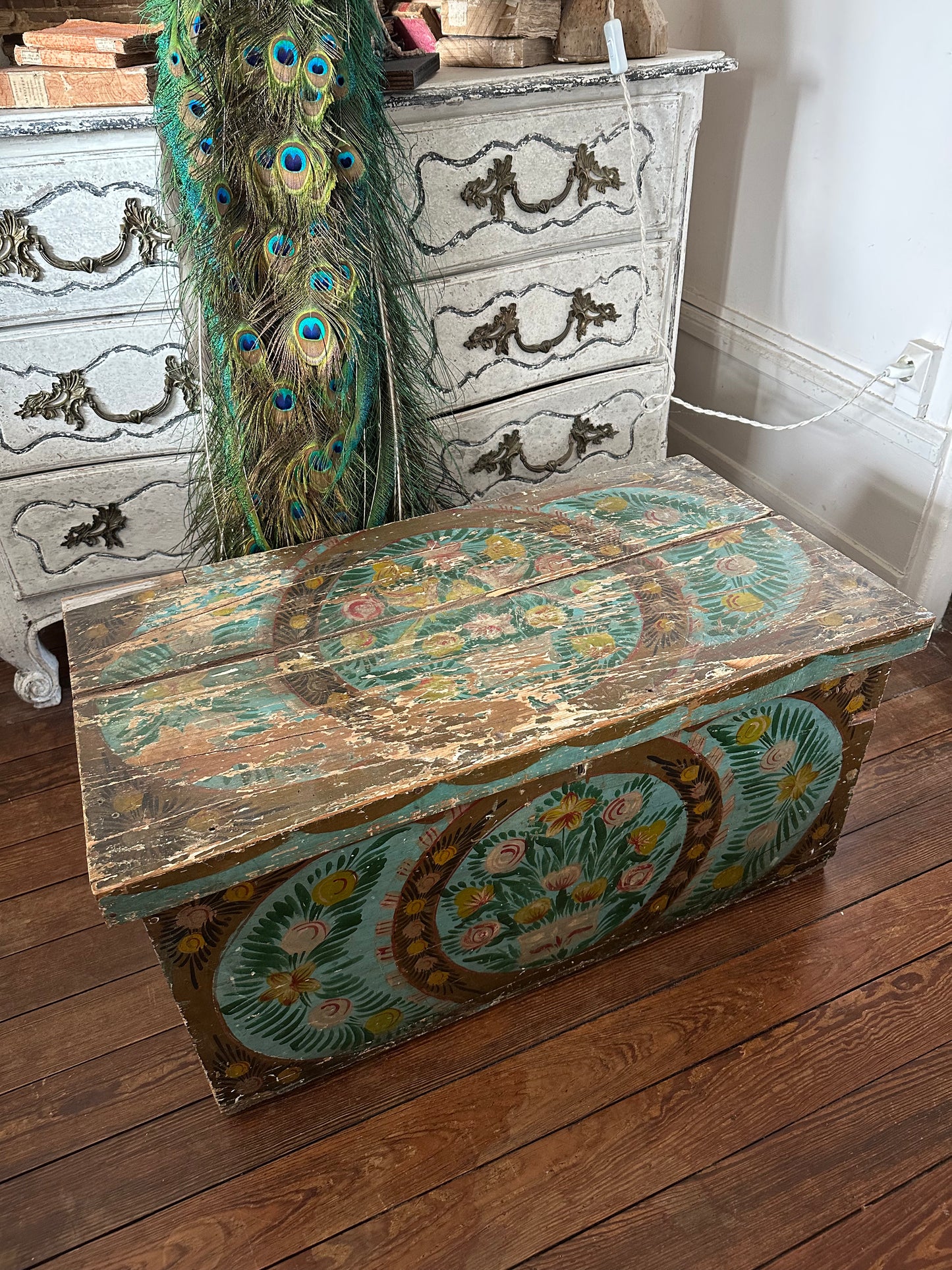 Coffre polychrome