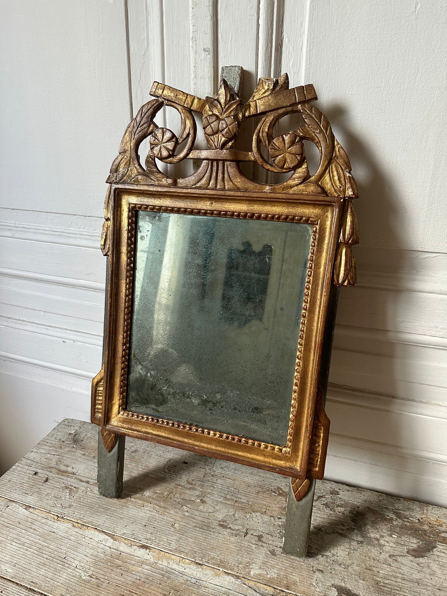 Miroir au cœur doré