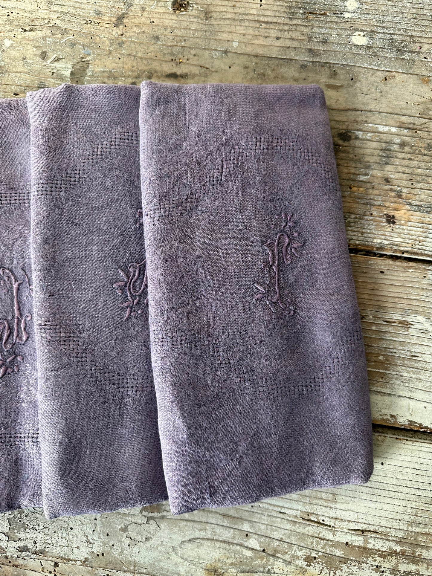 4 serviettes violettes