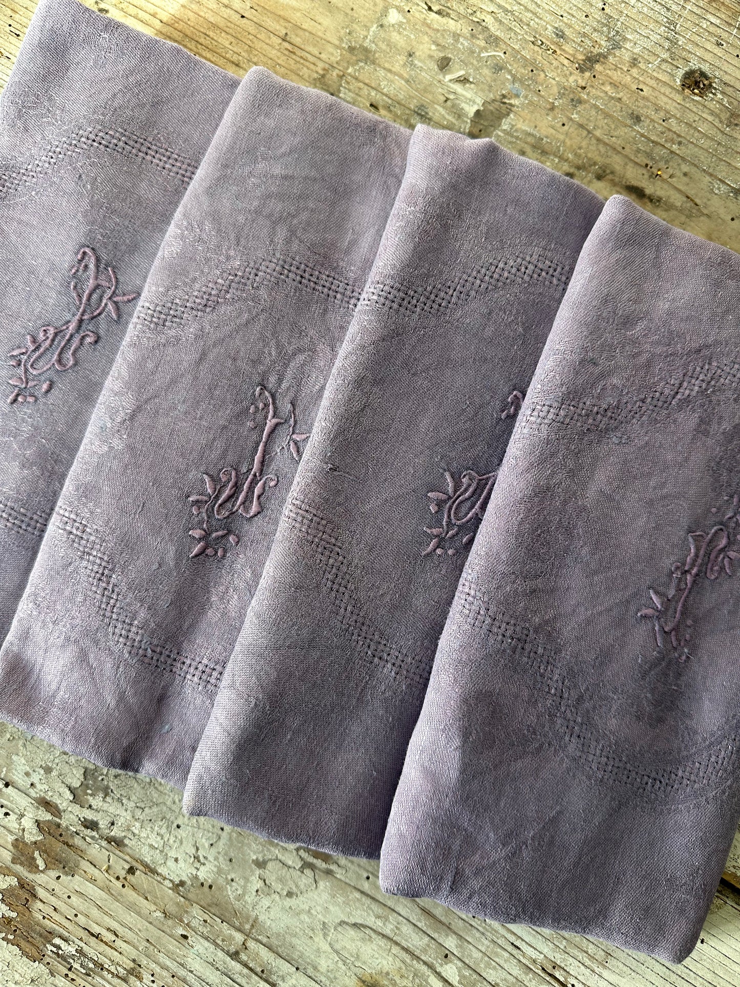 4 serviettes violettes