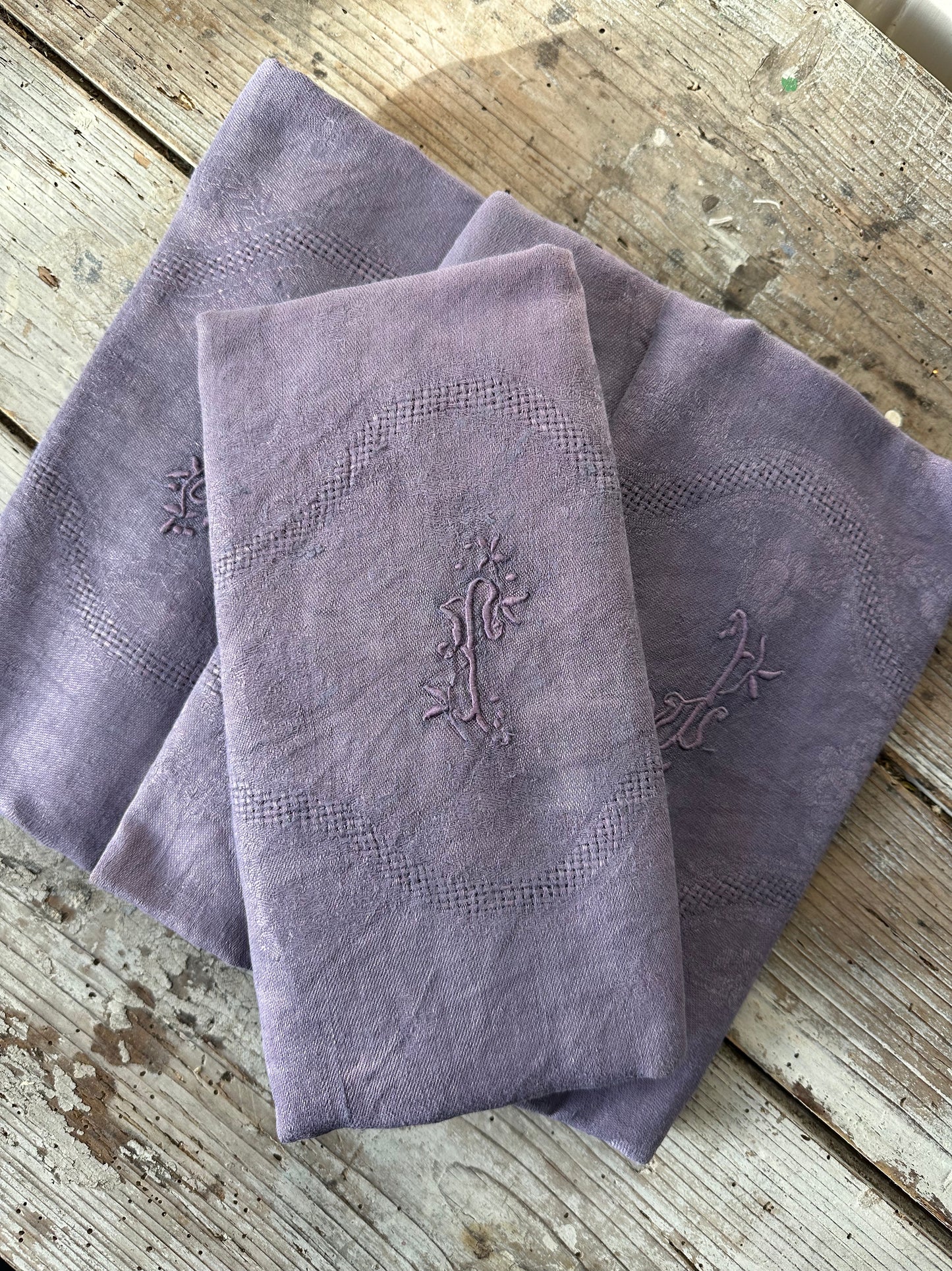 4 serviettes violettes