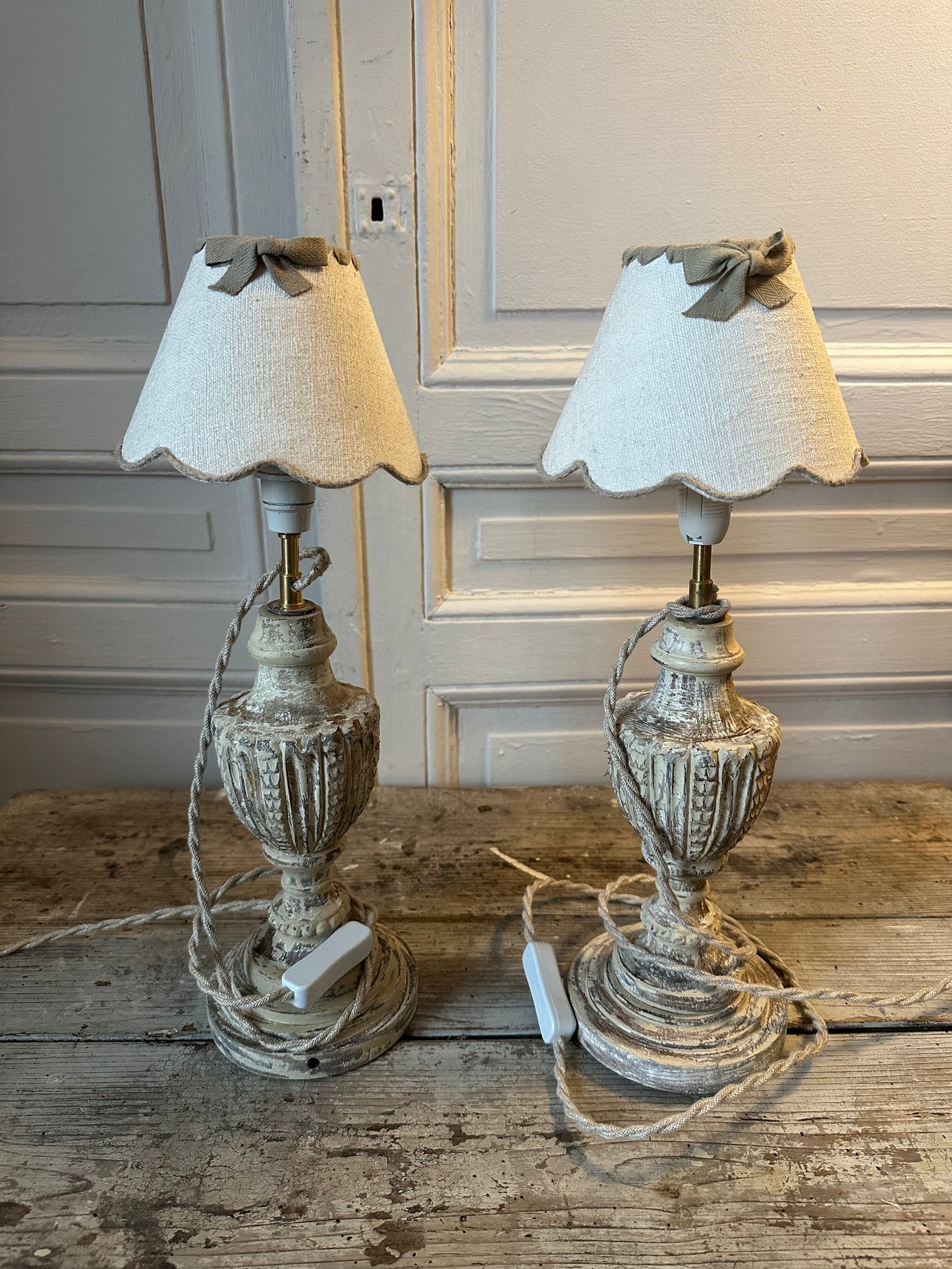 Paire de lampes patinées