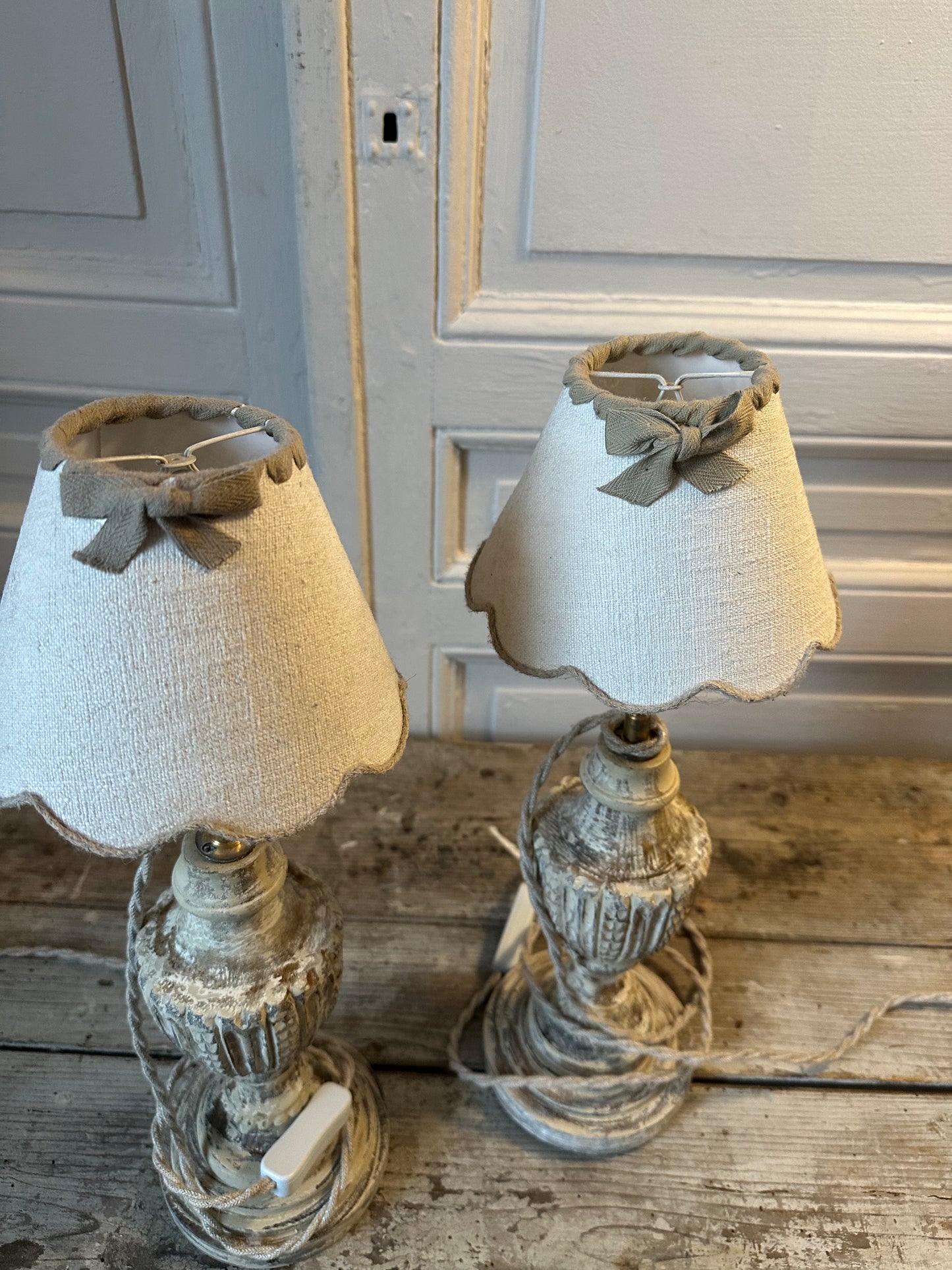Paire de lampes patinées