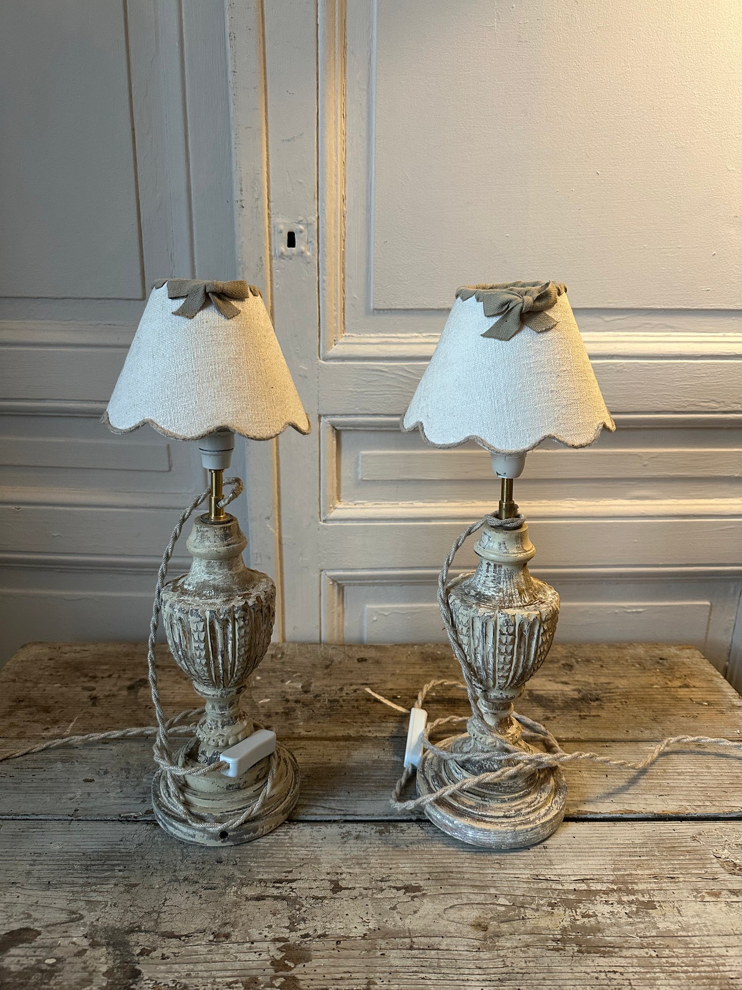 Paire de lampes patinées