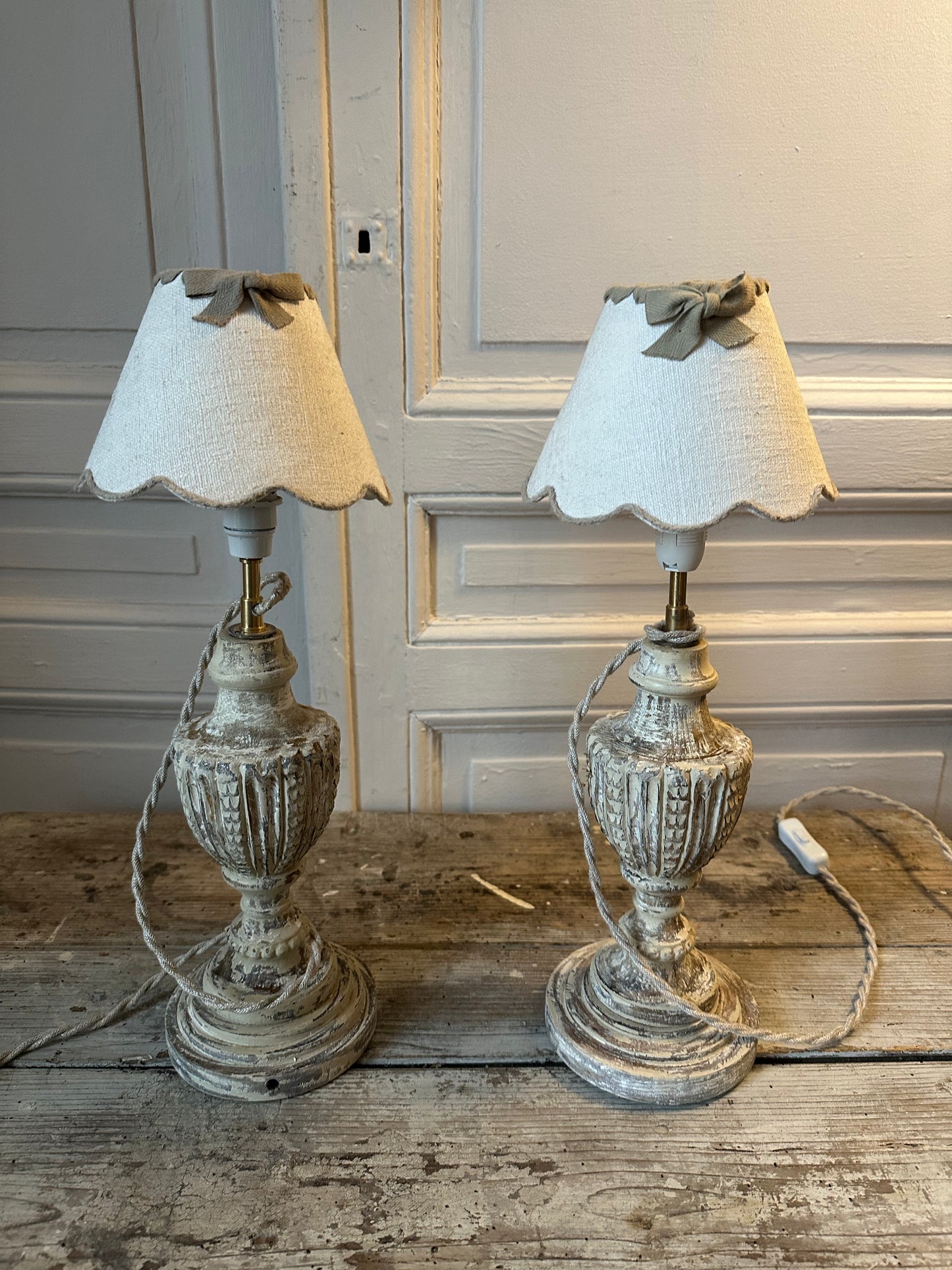 Paire de lampes patinées