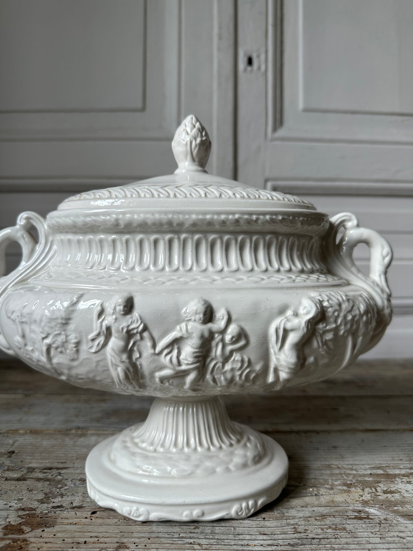 Soupière sculptée