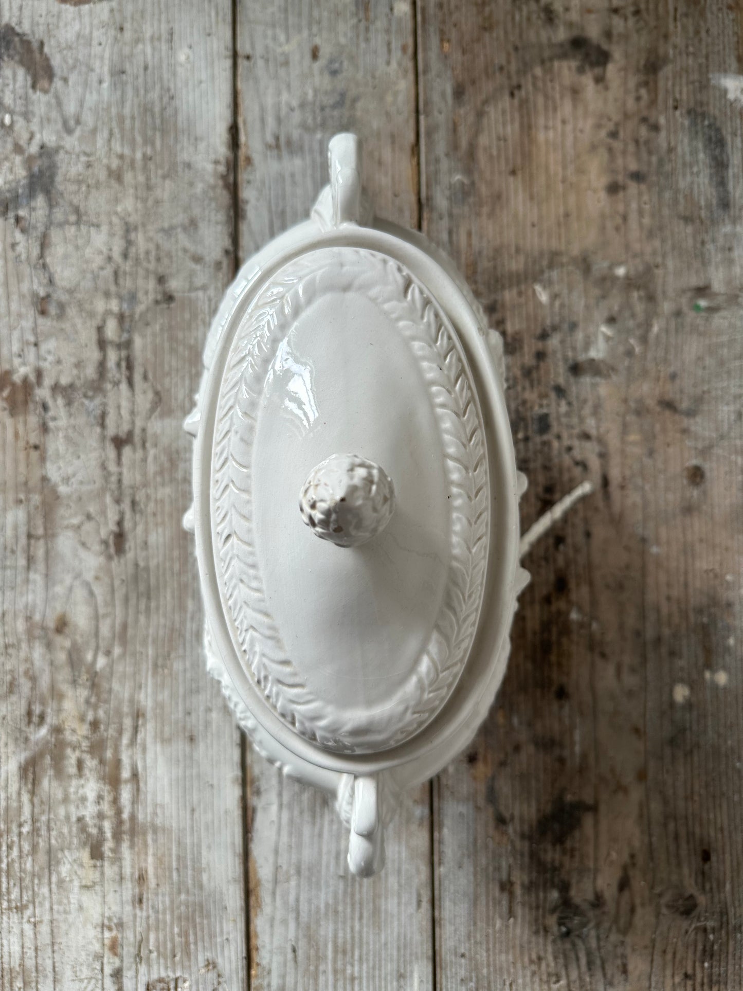 Soupière sculptée