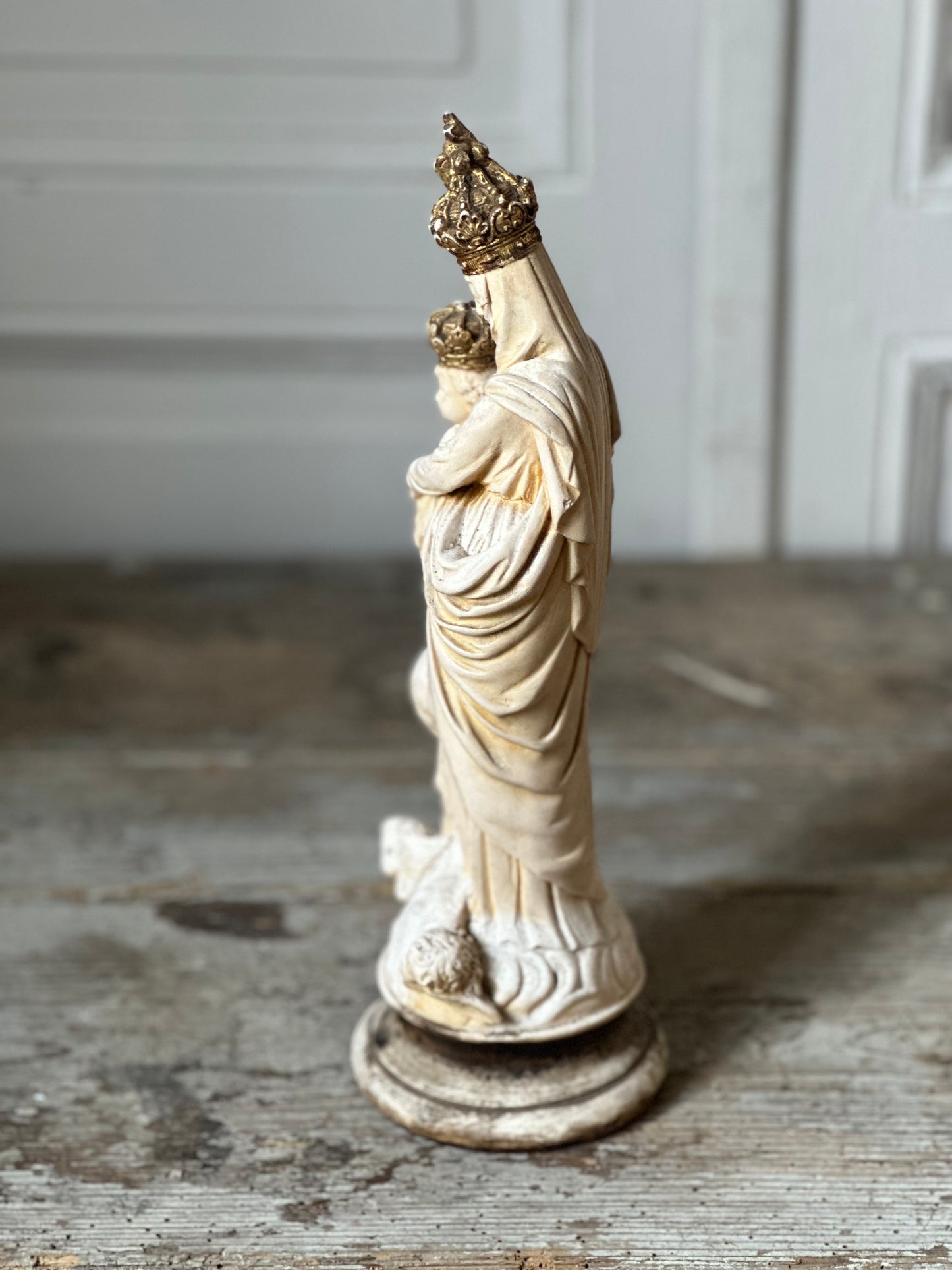 Vierge à l’enfant couronné