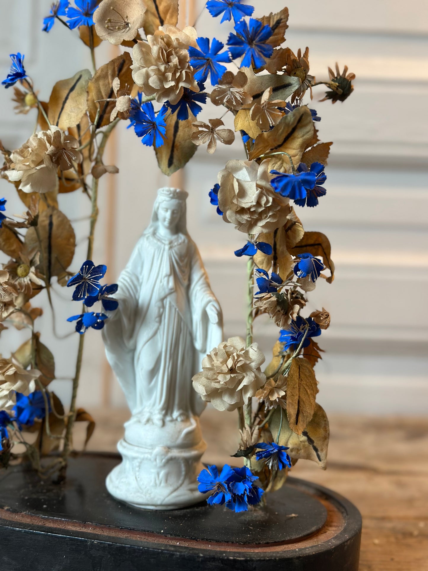 Vierge fleurie