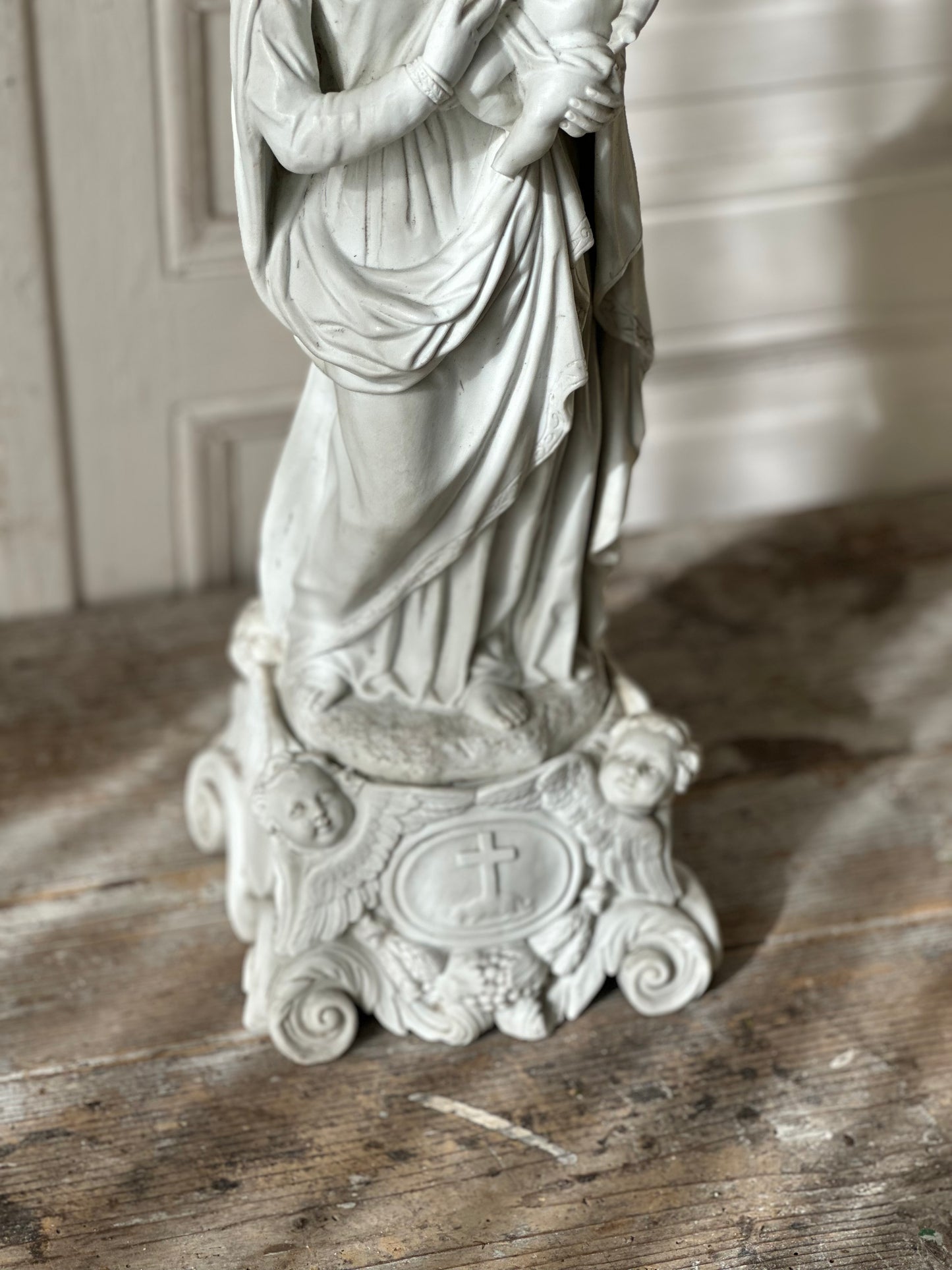 Vierge à l’enfant