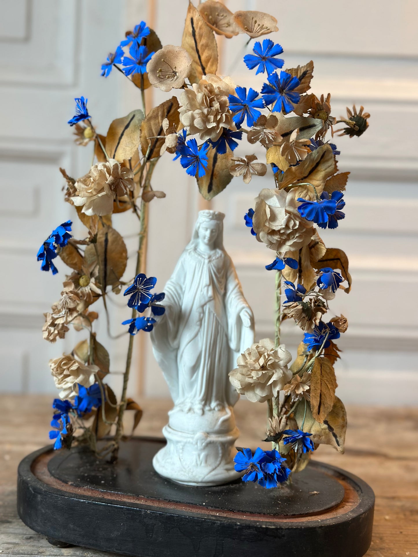 Vierge fleurie