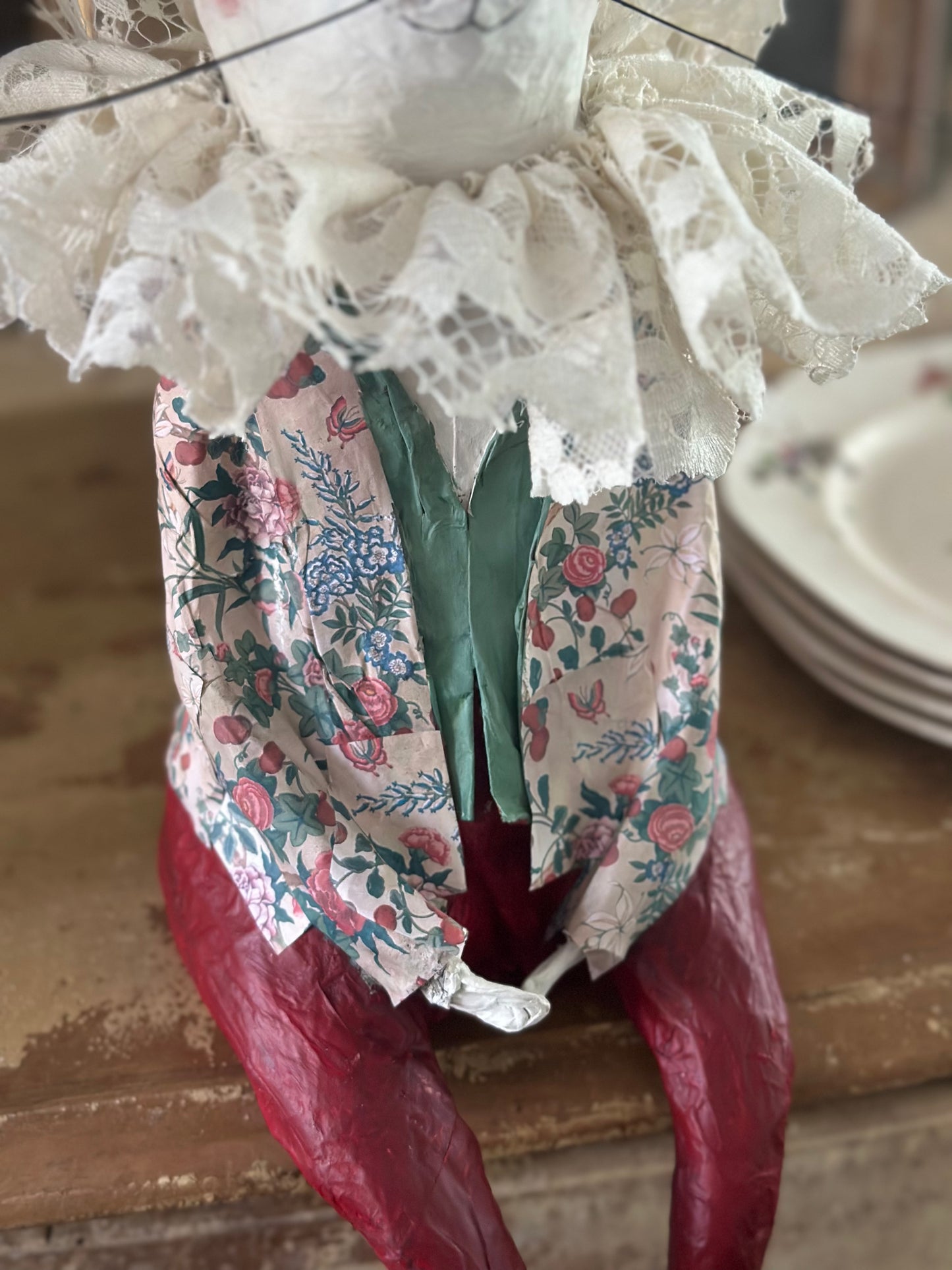Lapin à la collerette de dentelle