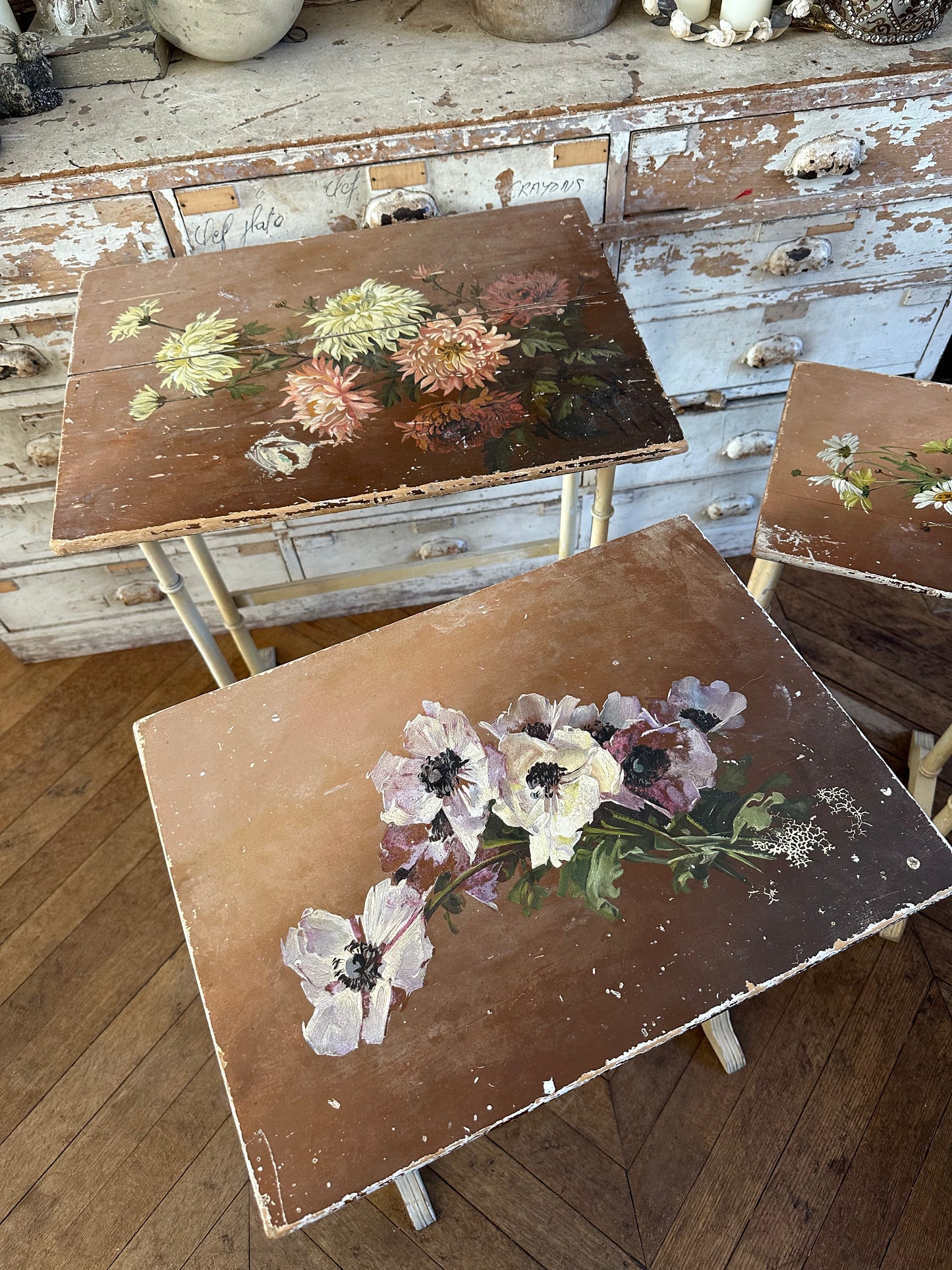Tables gigognes