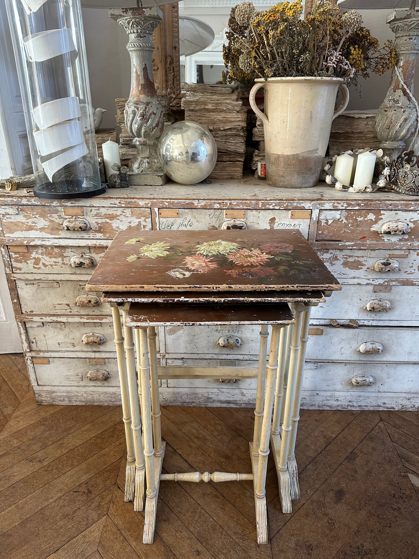 Tables gigognes