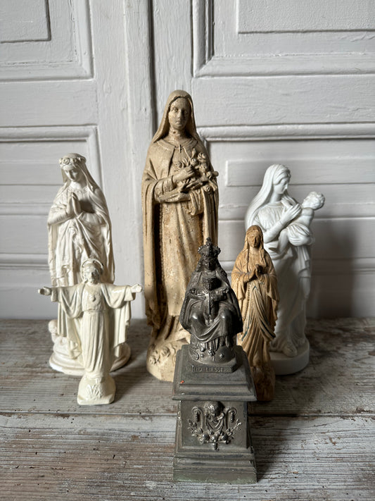 Ensemble de statues religieuses