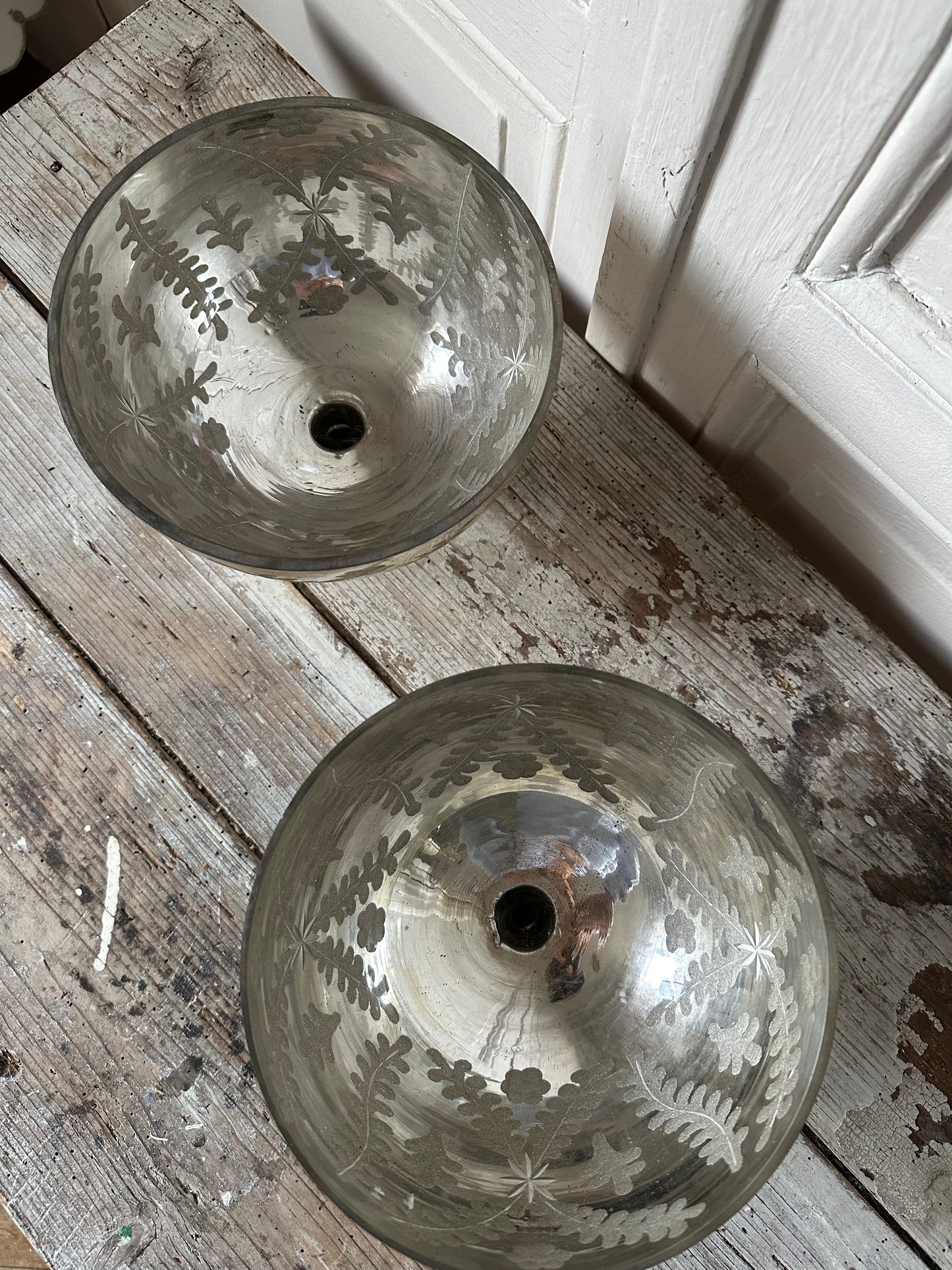 Paire de vases eglomises