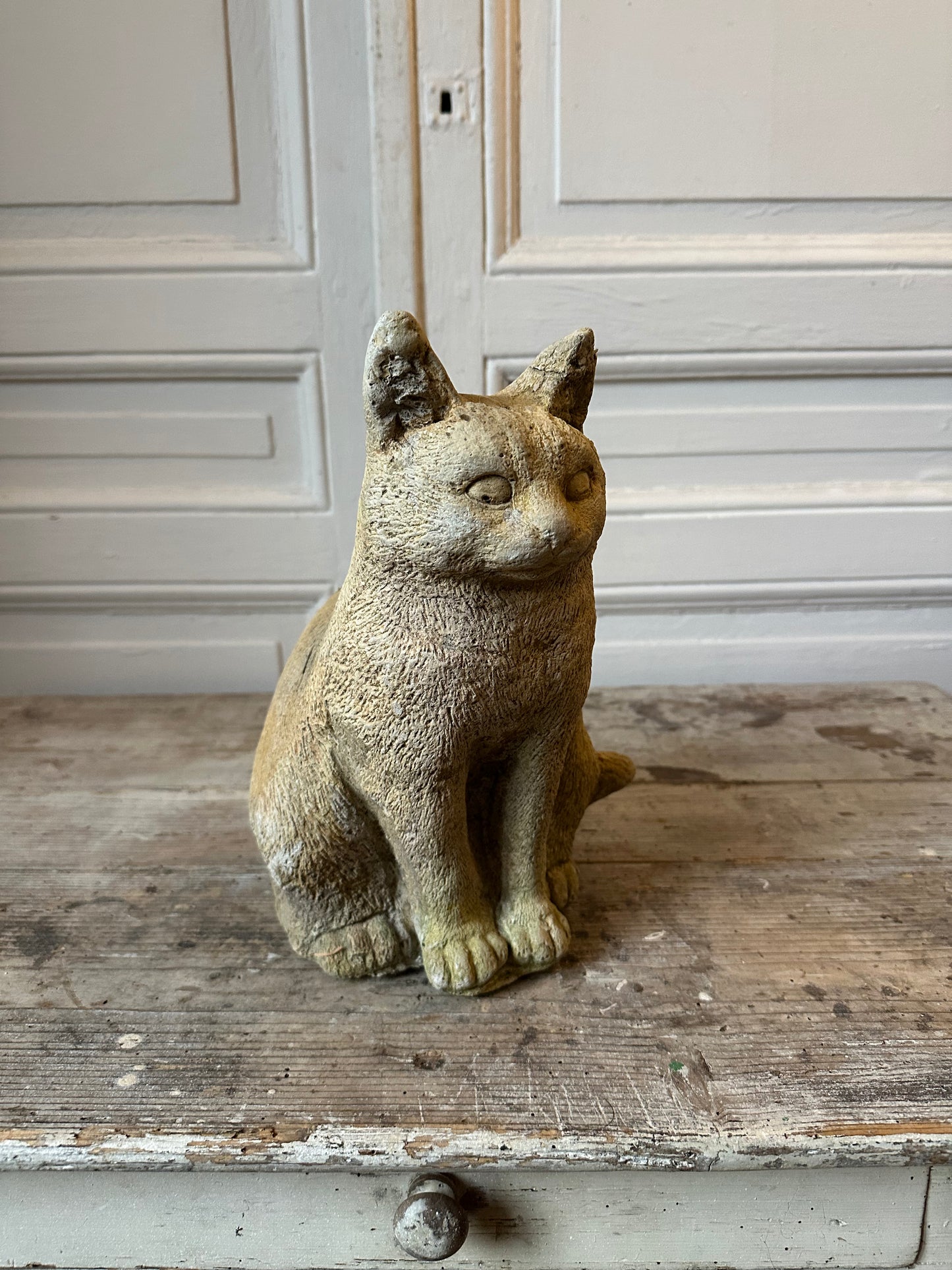 Chat en pierre