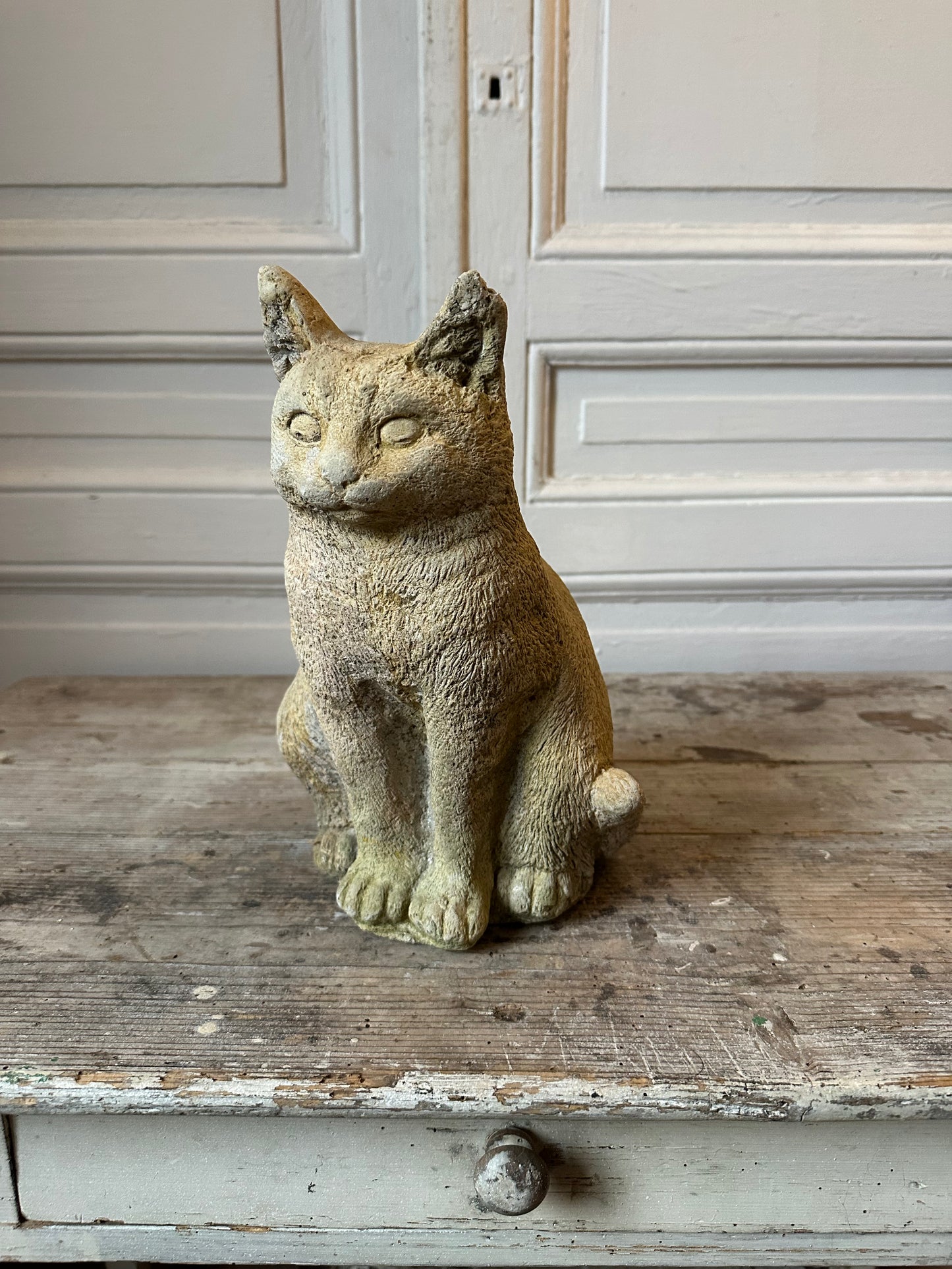 Chat en pierre