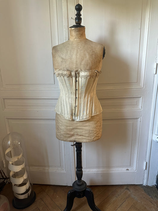 Buste et son corset
