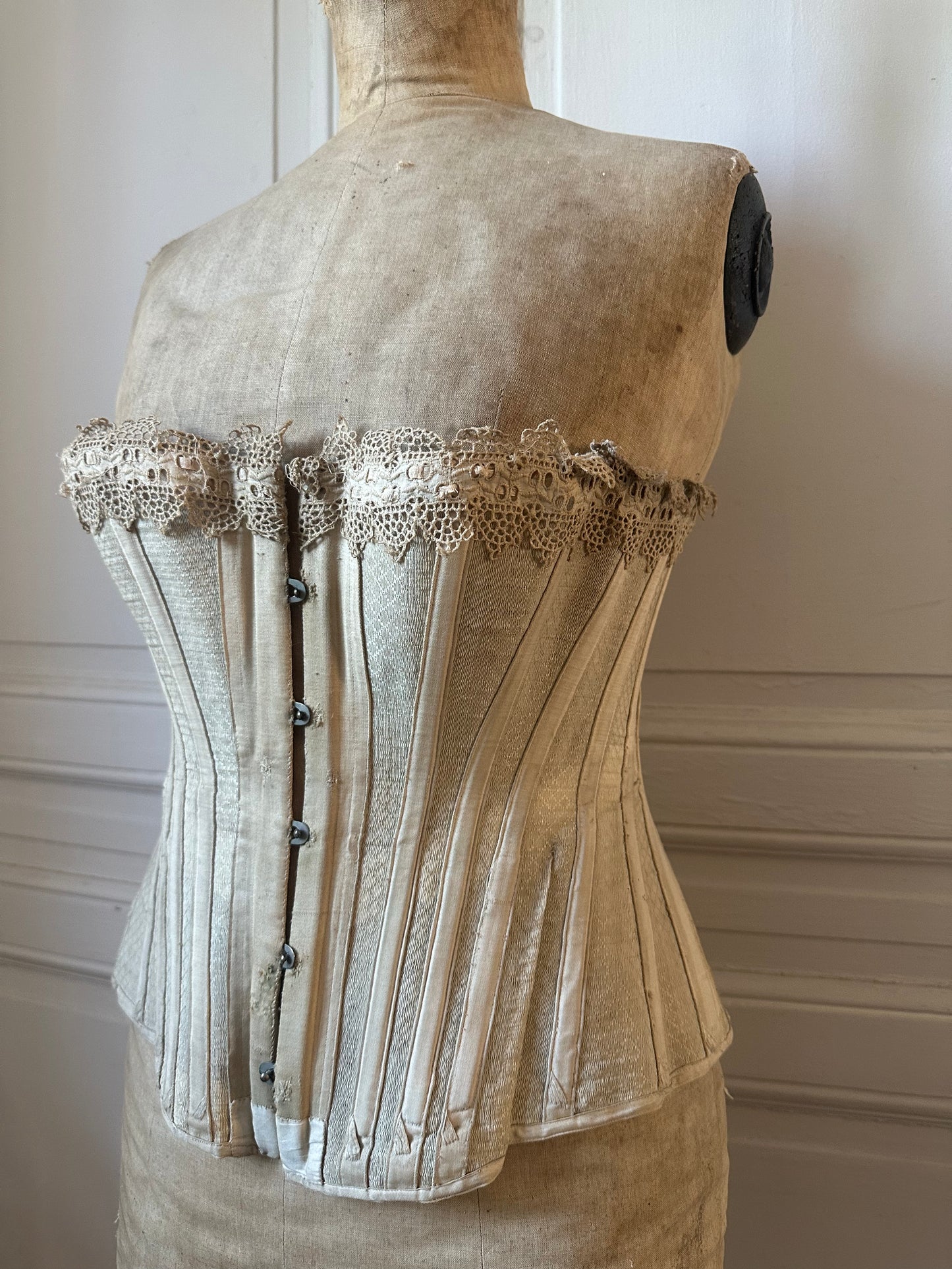 Buste et son corset