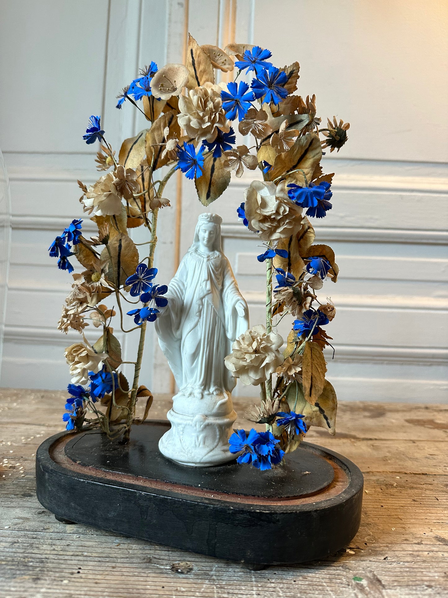 Vierge fleurie