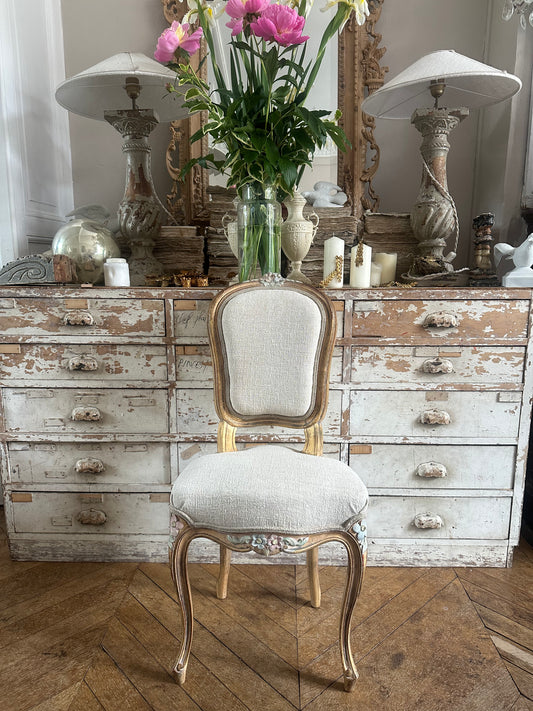 Petite chaise dorée