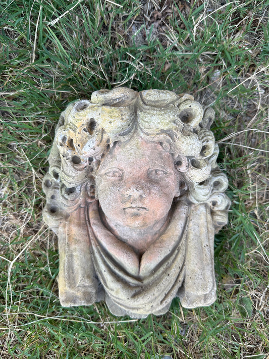 Tête au drapé