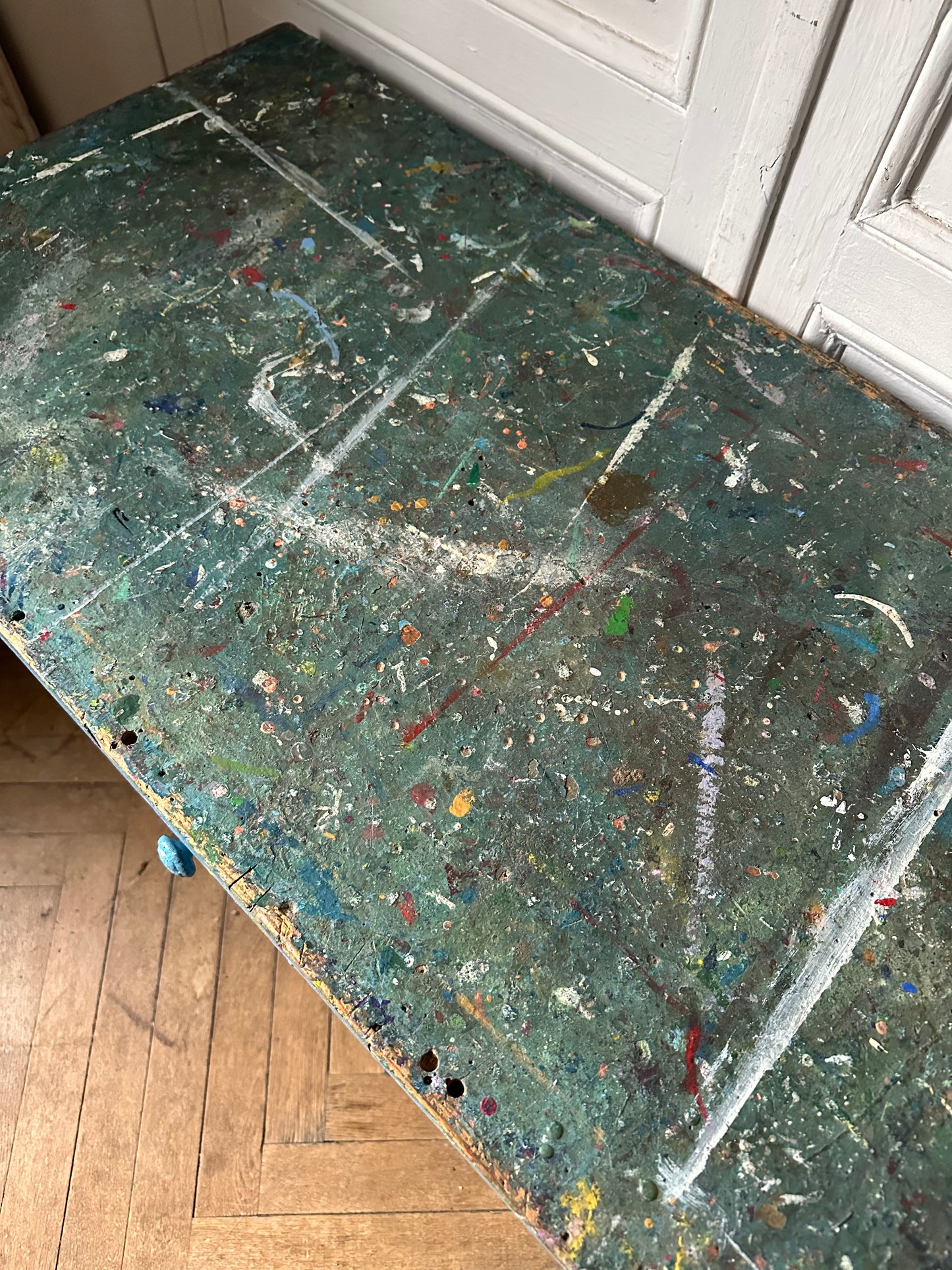 Table d’artiste peintre