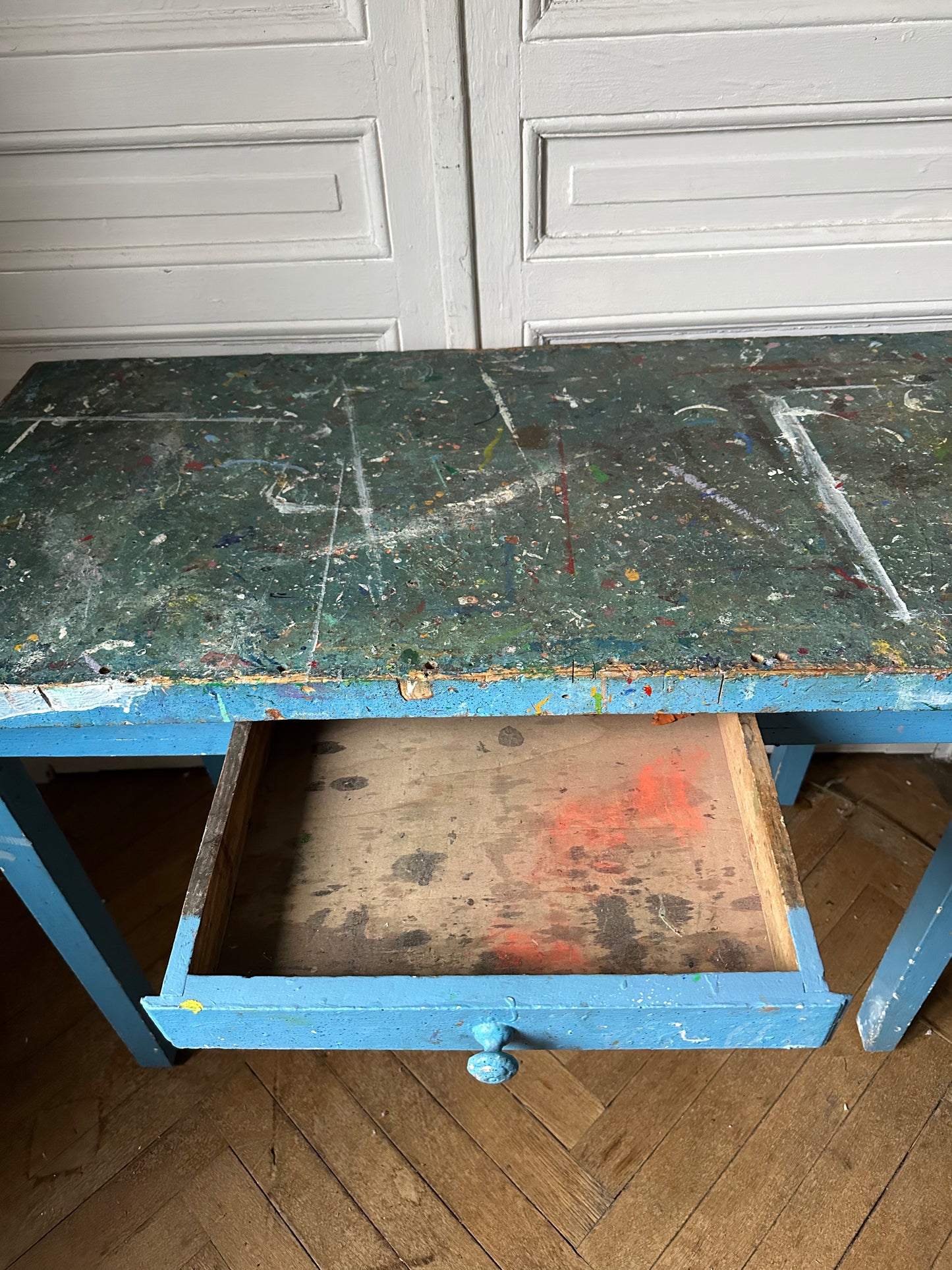 Table d’artiste peintre