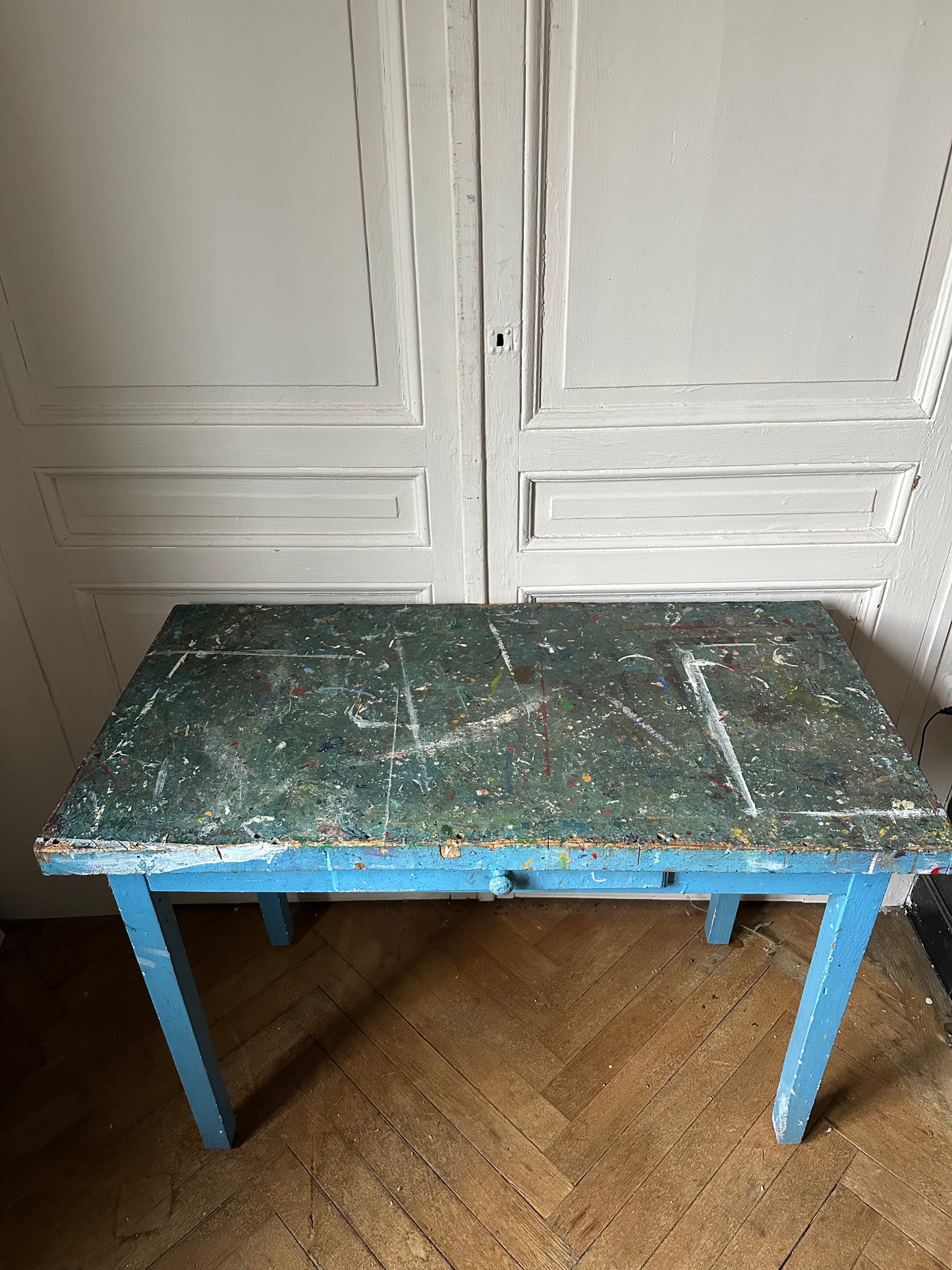 Table d’artiste peintre