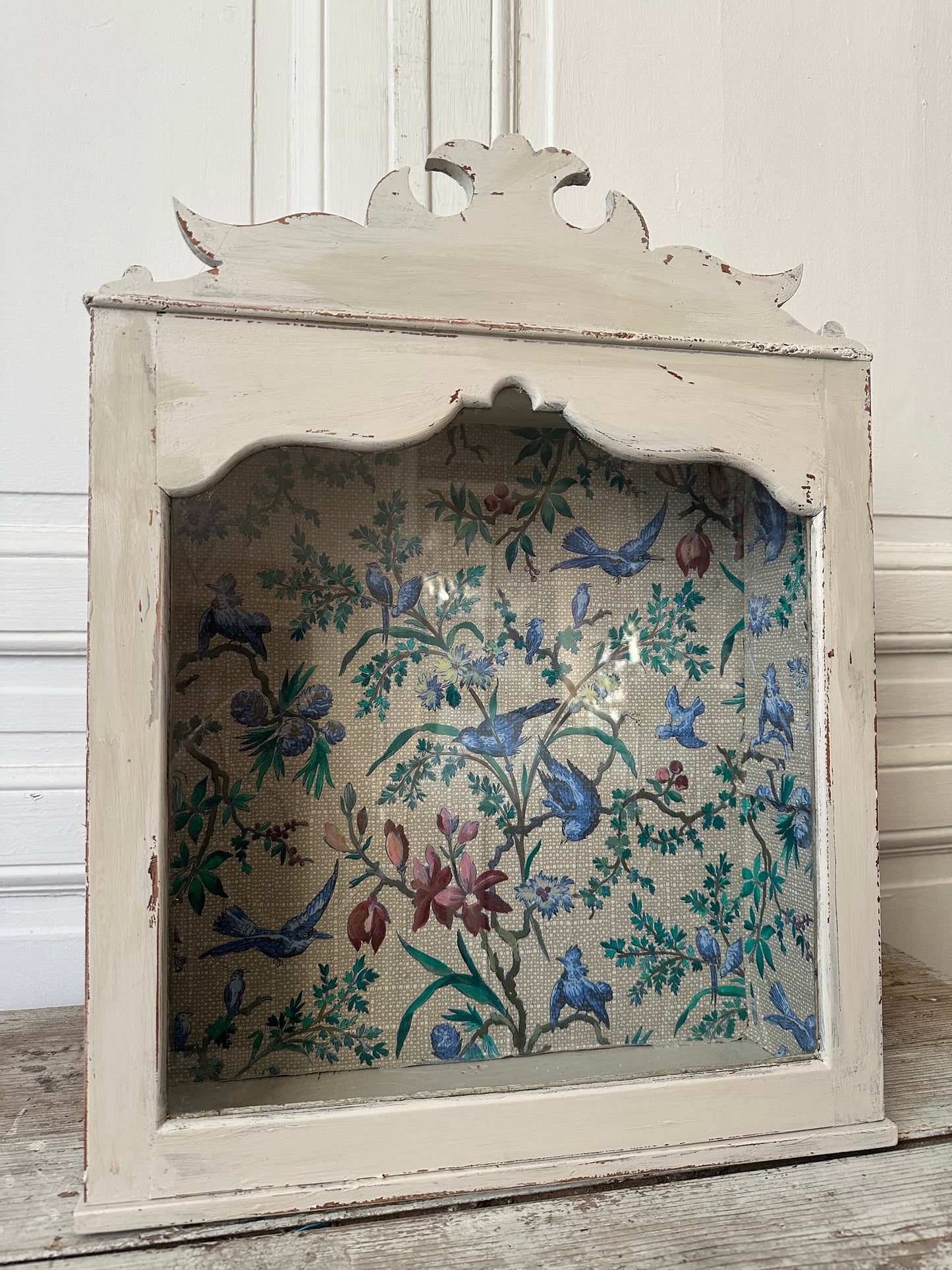 Vitrine aux oiseaux bleus