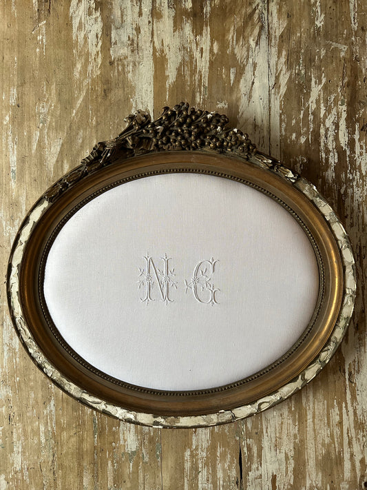 Monogrammes encadrés