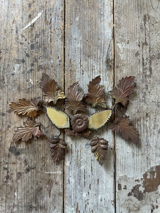 Miroir et feuilles de laiton