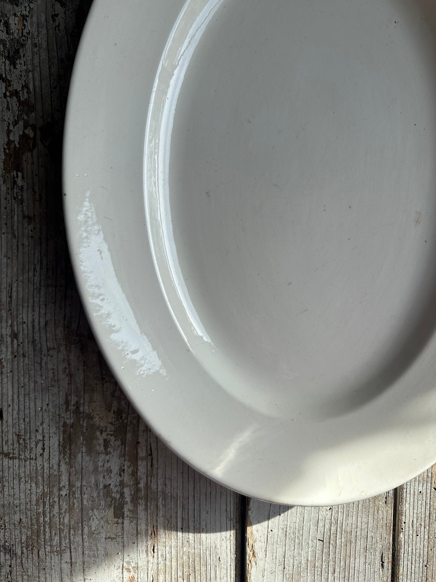 Plat en faïence digoin