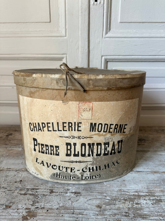 Boîte à chapeau